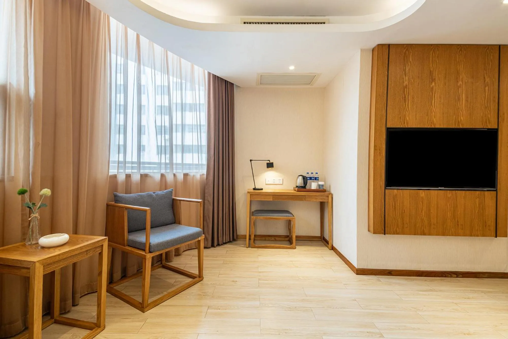 Communal lounge/ TV room in Home Inn Guiyang Railway Station