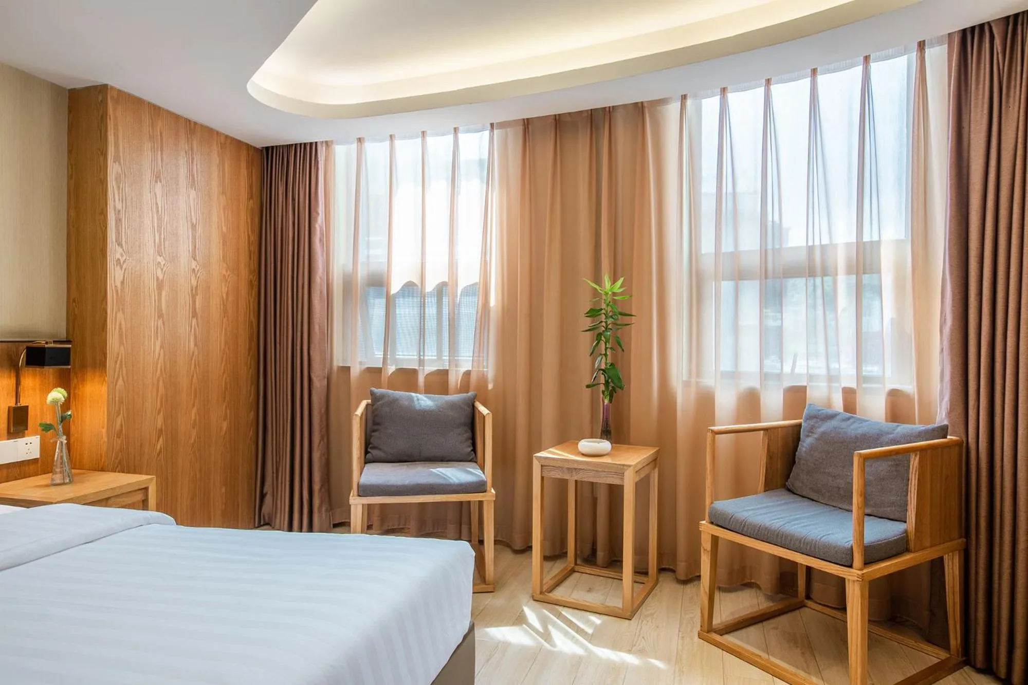 Bed in Home Inn Guiyang Railway Station