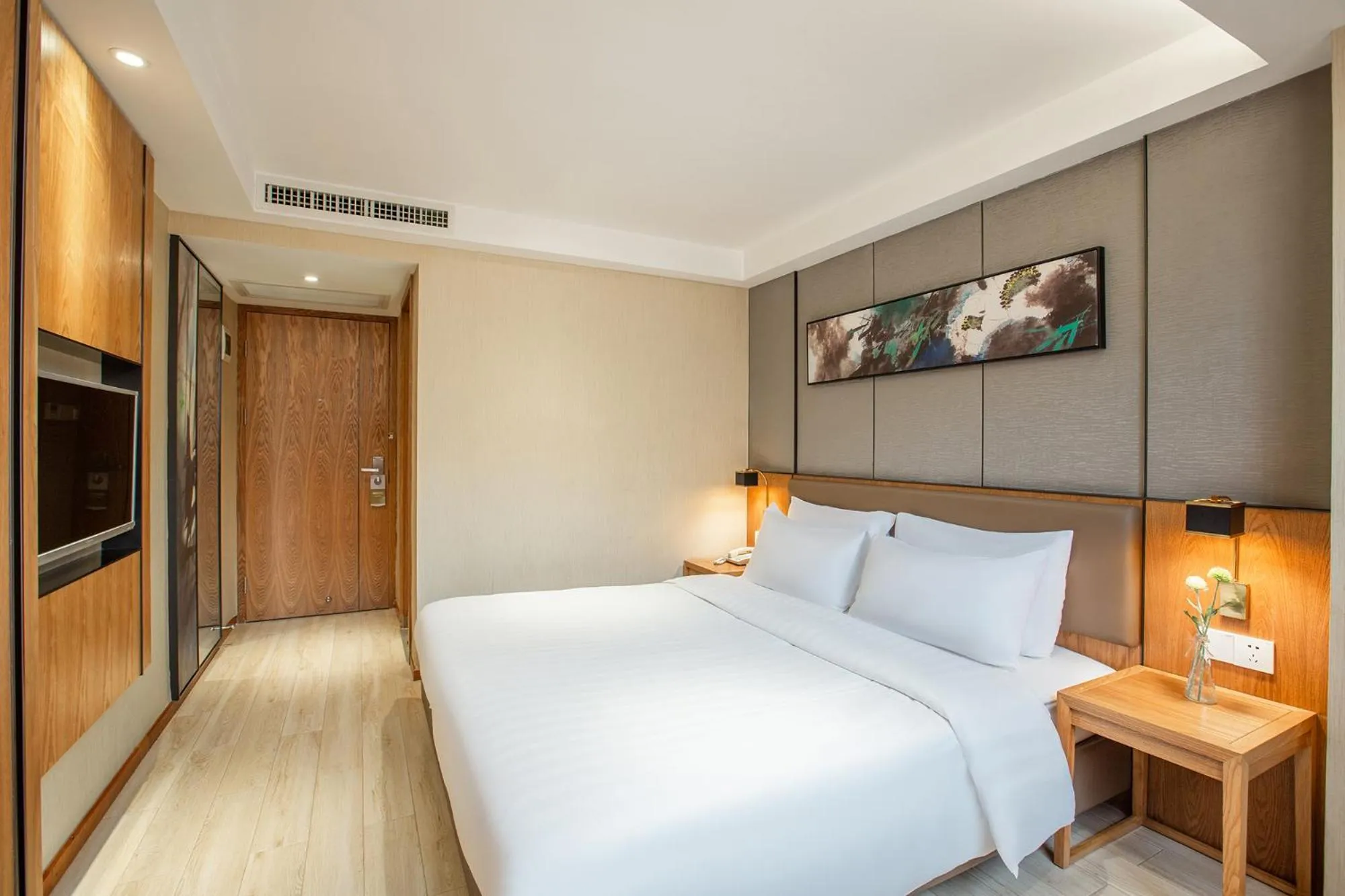 Bed in Home Inn Guiyang Railway Station