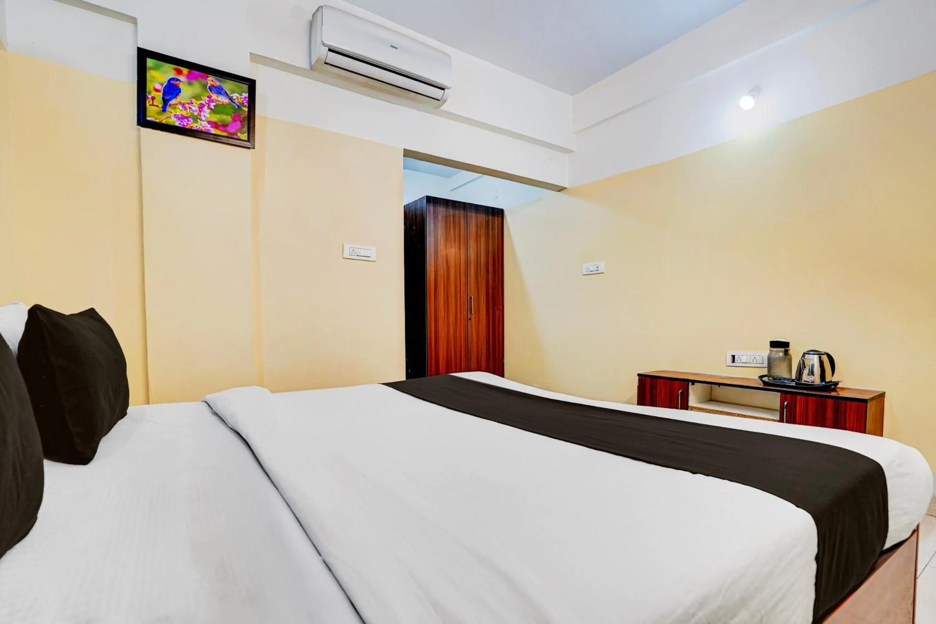 Bedroom, Bed in Hotel O Nesara Inn