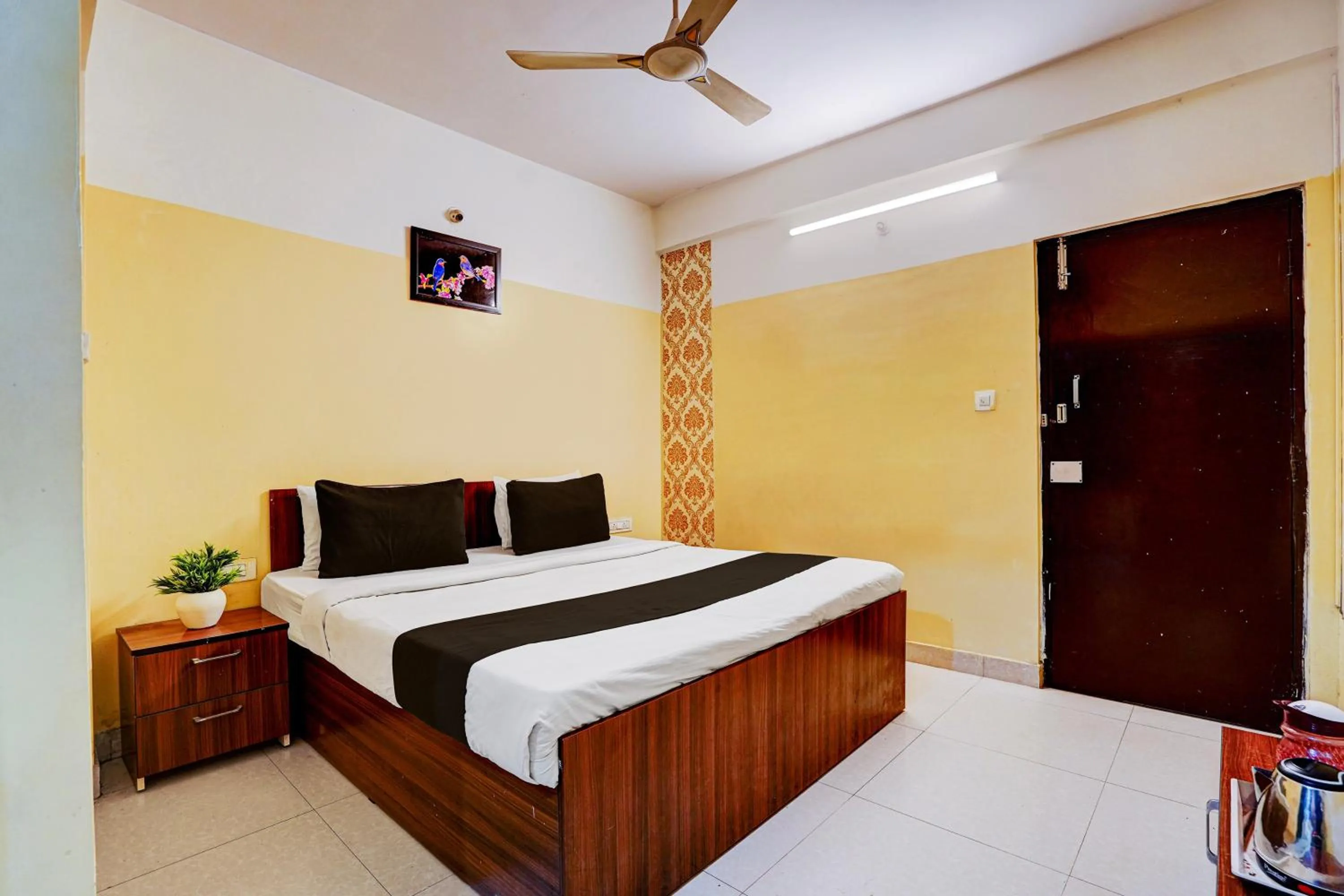 Bedroom, Bed in Hotel O Nesara Inn