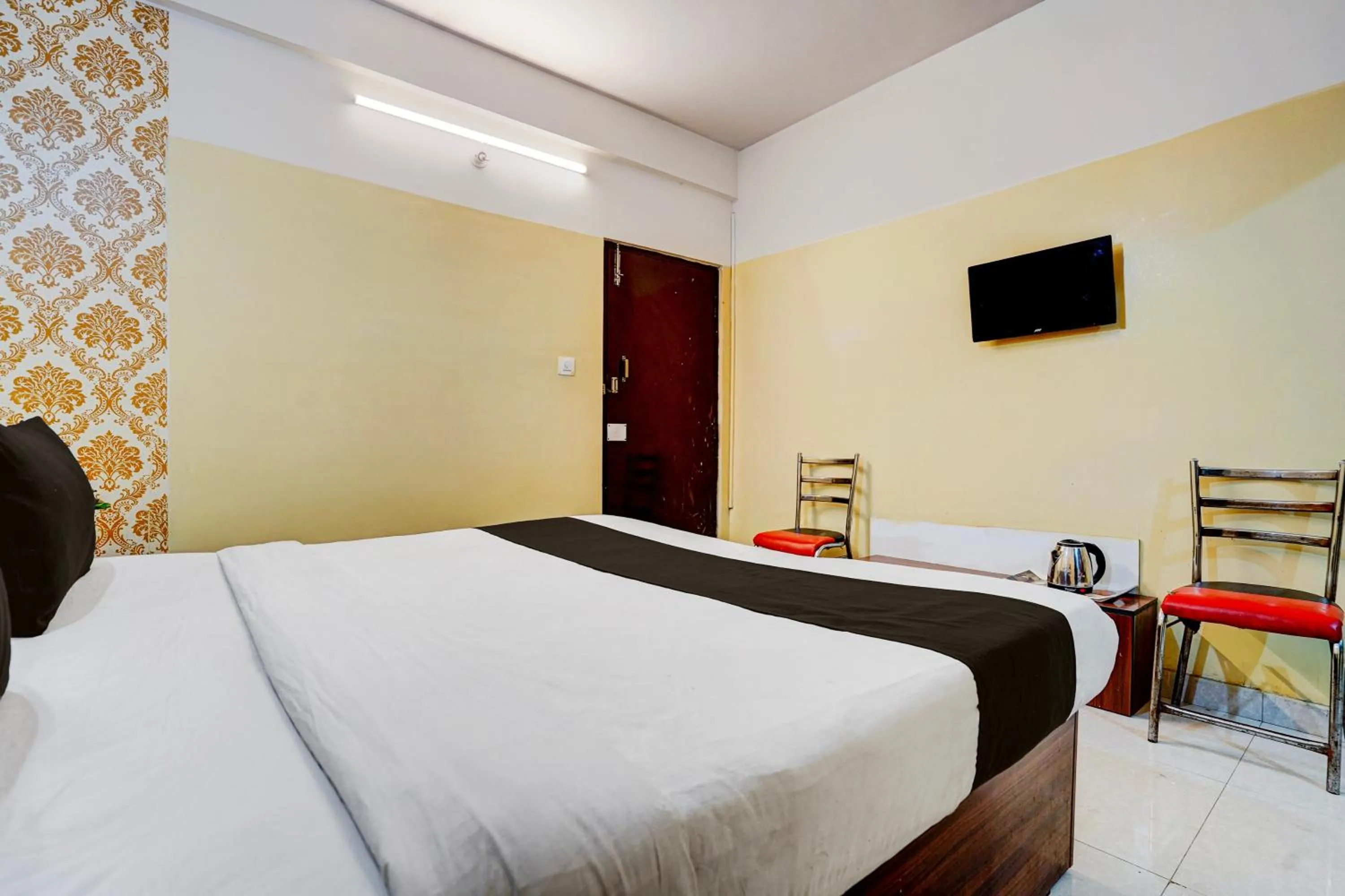 Bedroom, Bed in Hotel O Nesara Inn