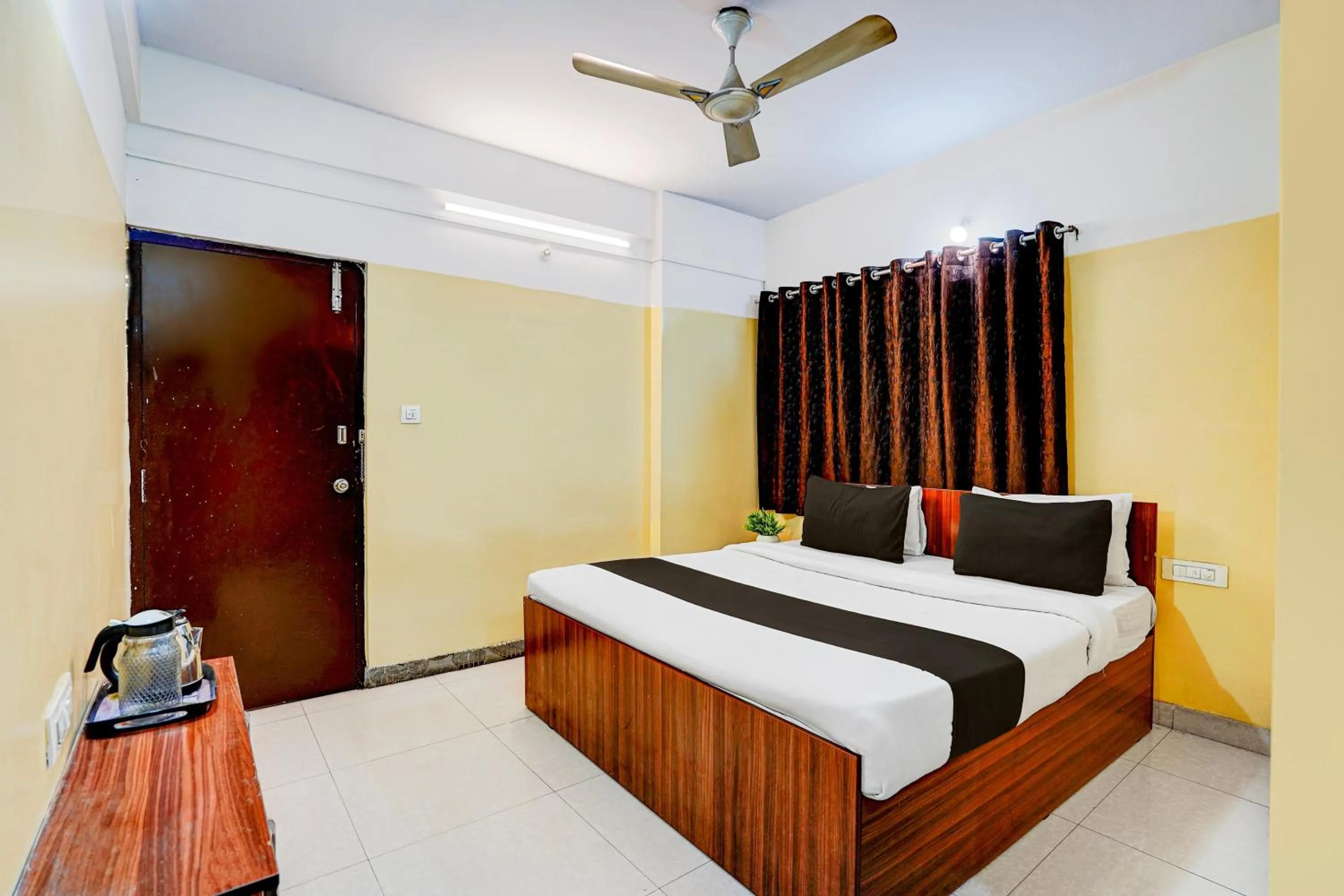 Bedroom, Bed in Hotel O Nesara Inn