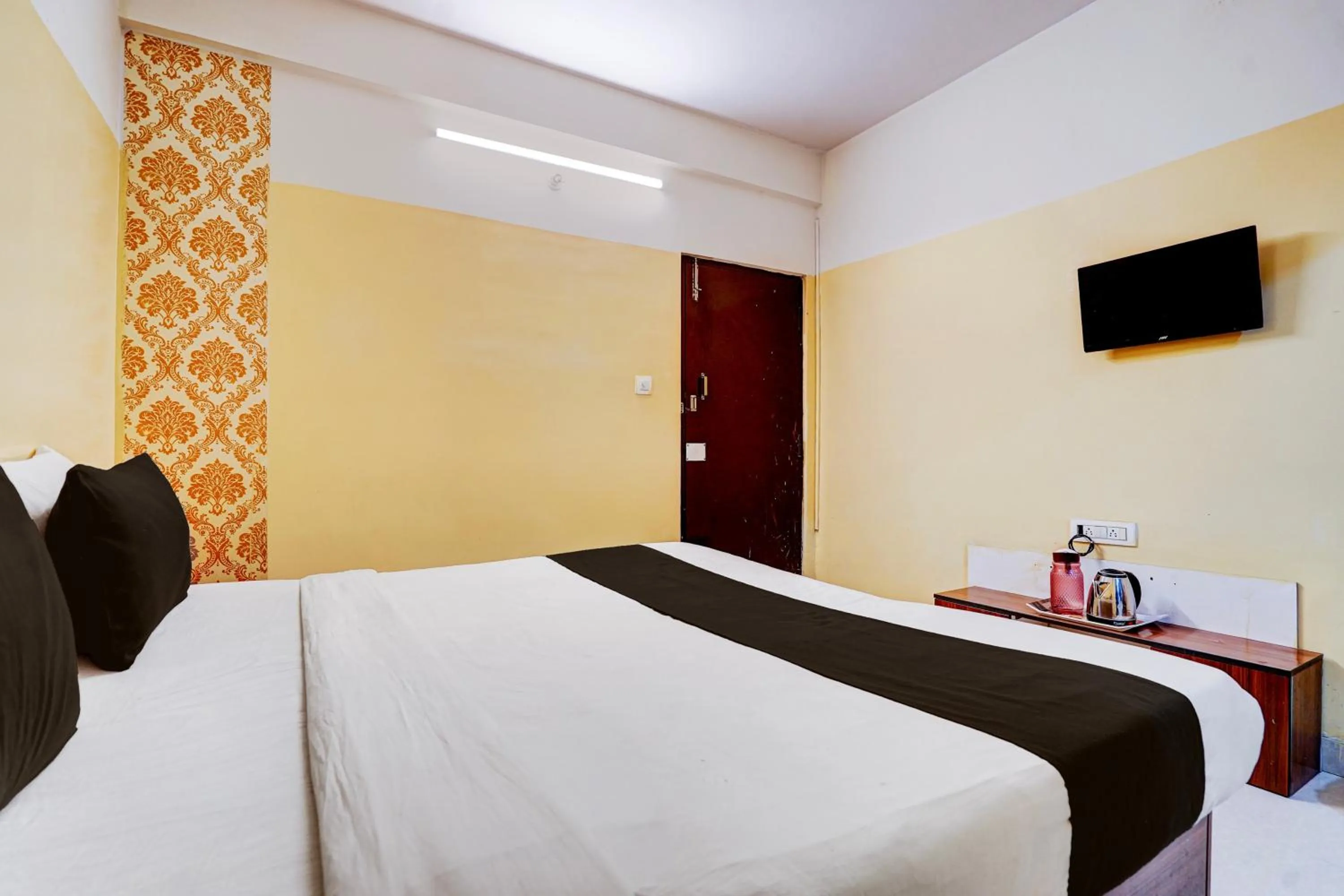 Bedroom, Bed in Hotel O Nesara Inn