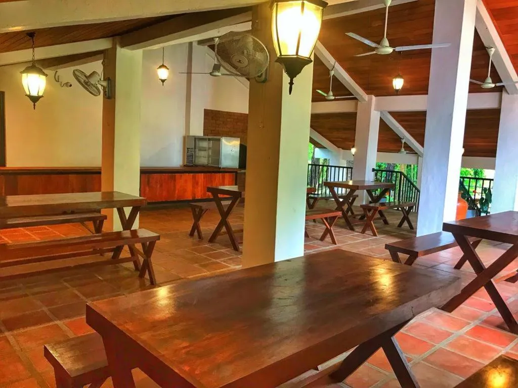 Restaurant/places to eat in Dambulu Oya Family Park