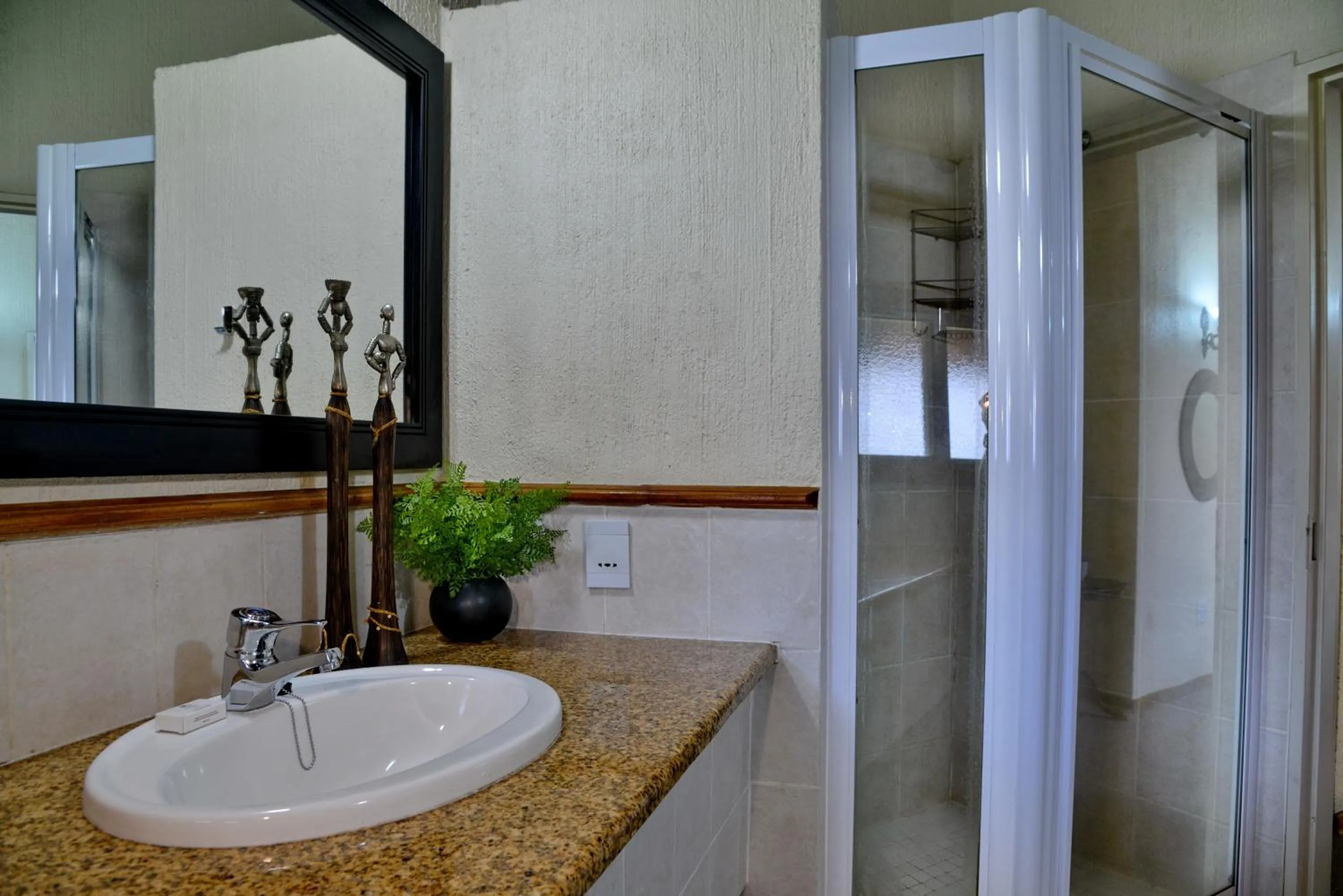 Cambalala - Luxury Units - in Kruger Park Lodge - Serviced Daily, Free Wi-Fi