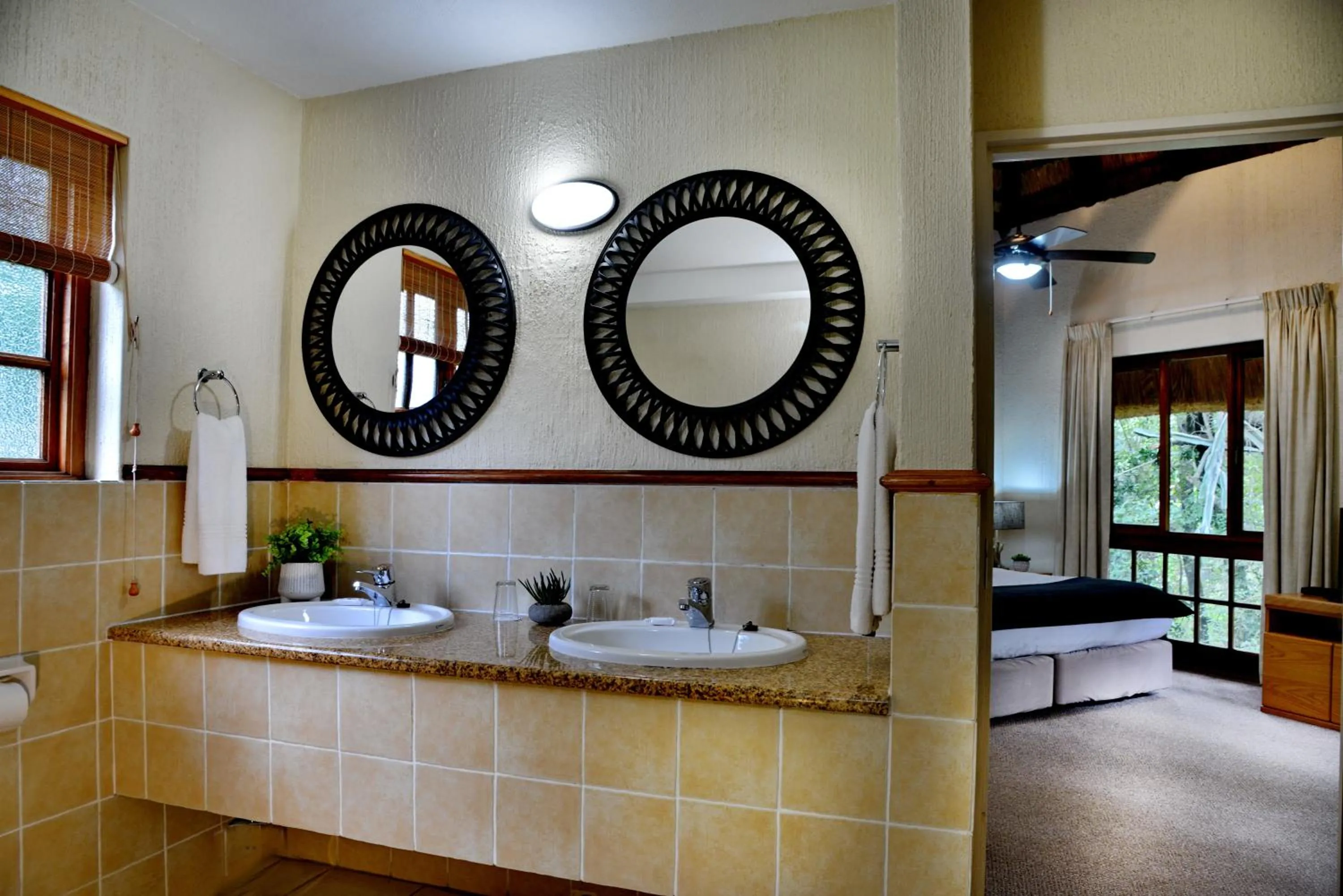 Cambalala - Luxury Units - in Kruger Park Lodge - Serviced Daily, Free Wi-Fi