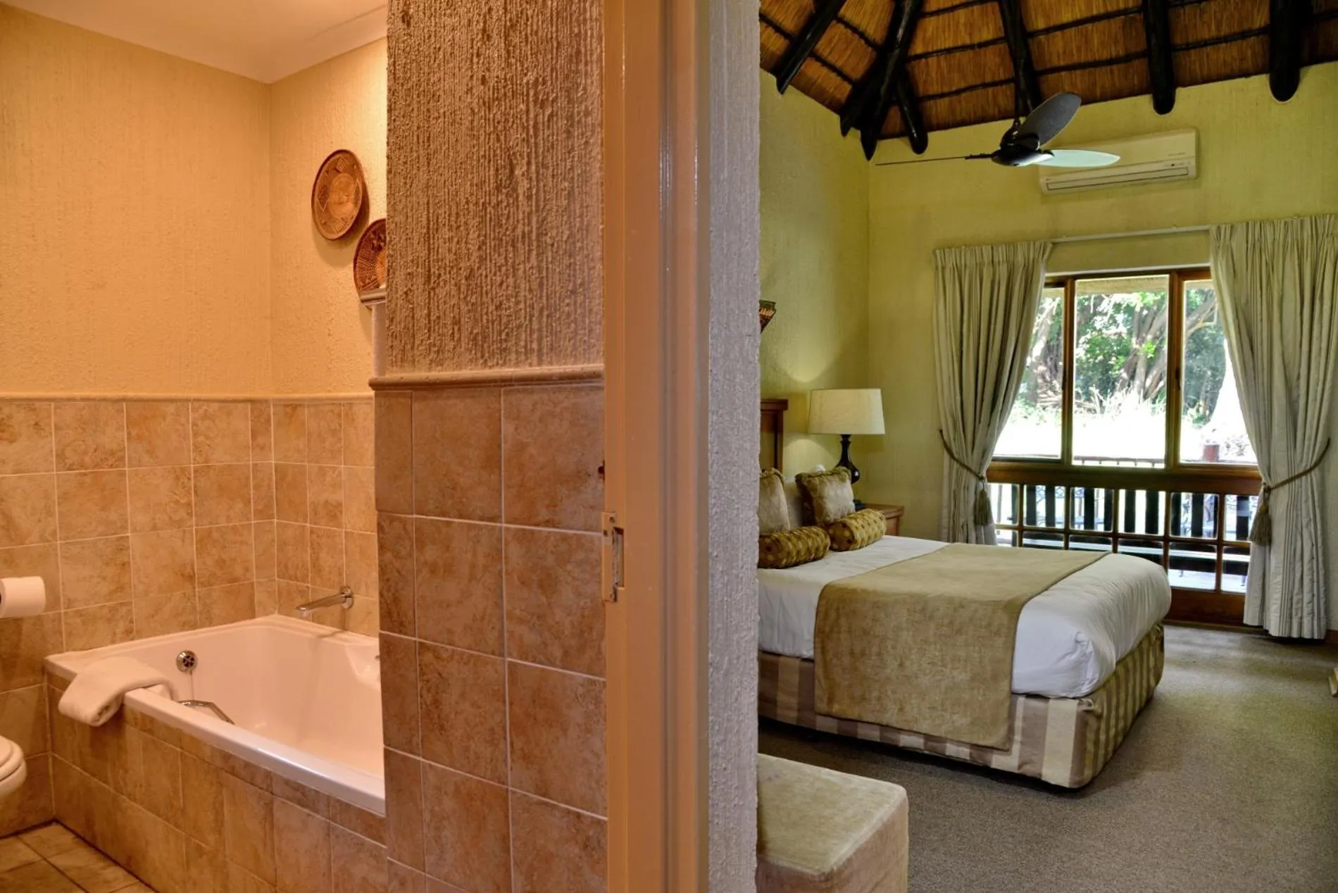 Bathroom, Bed in Cambalala - Luxury Units - in Kruger Park Lodge - Serviced Daily, Free Wi-Fi