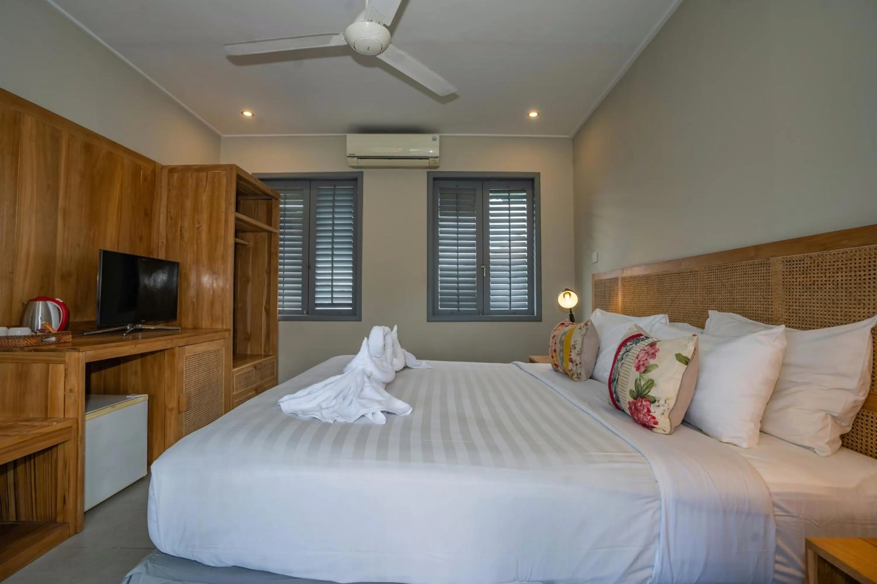 Property building, Bed in The Peacock Inn