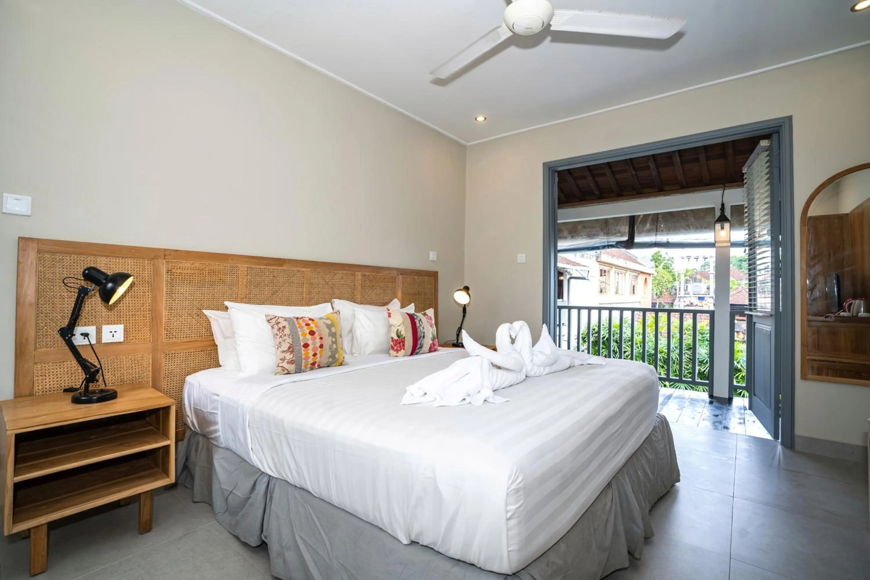 Property building, Bed in The Peacock Inn