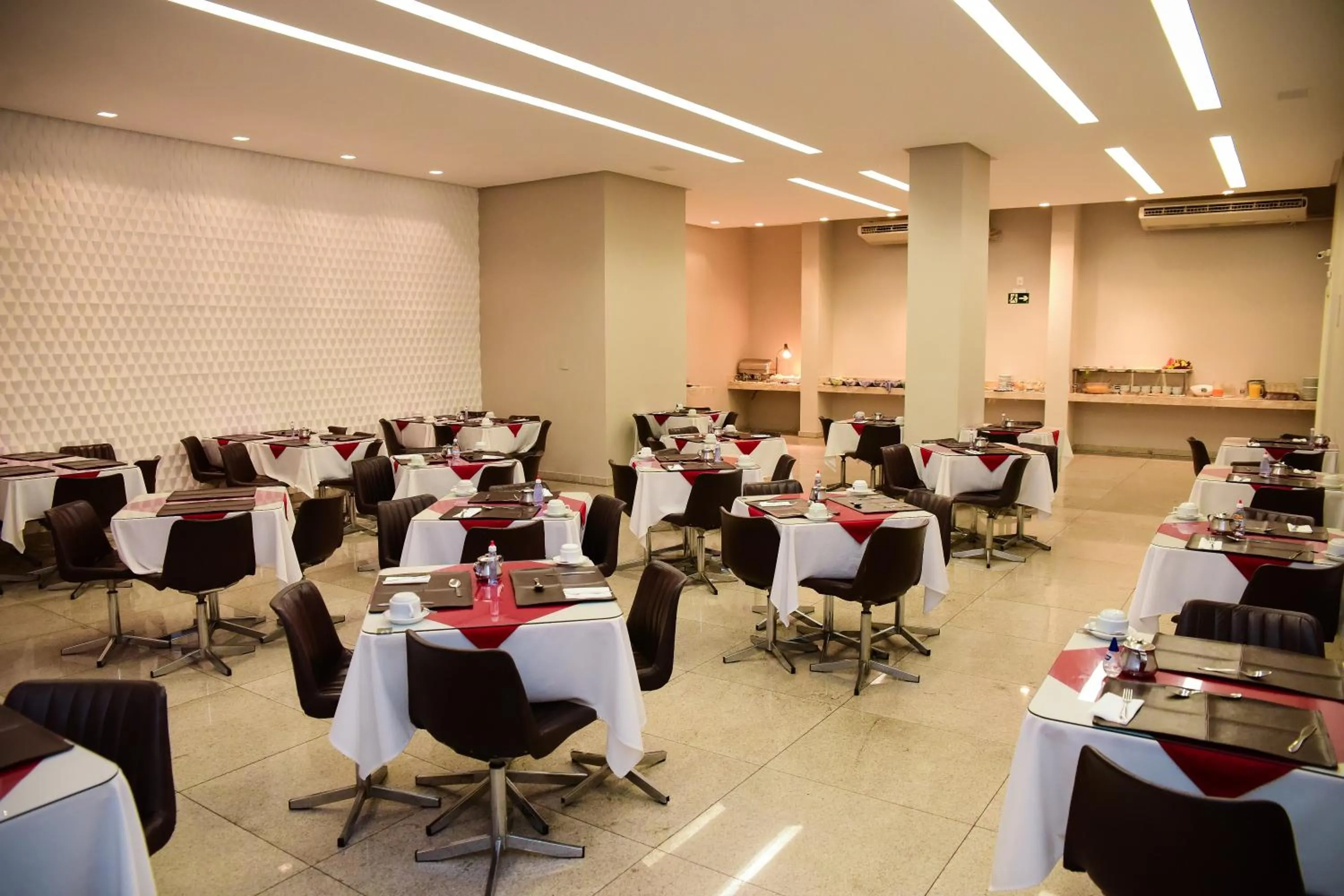 Restaurant/places to eat in JB Palace Hotel