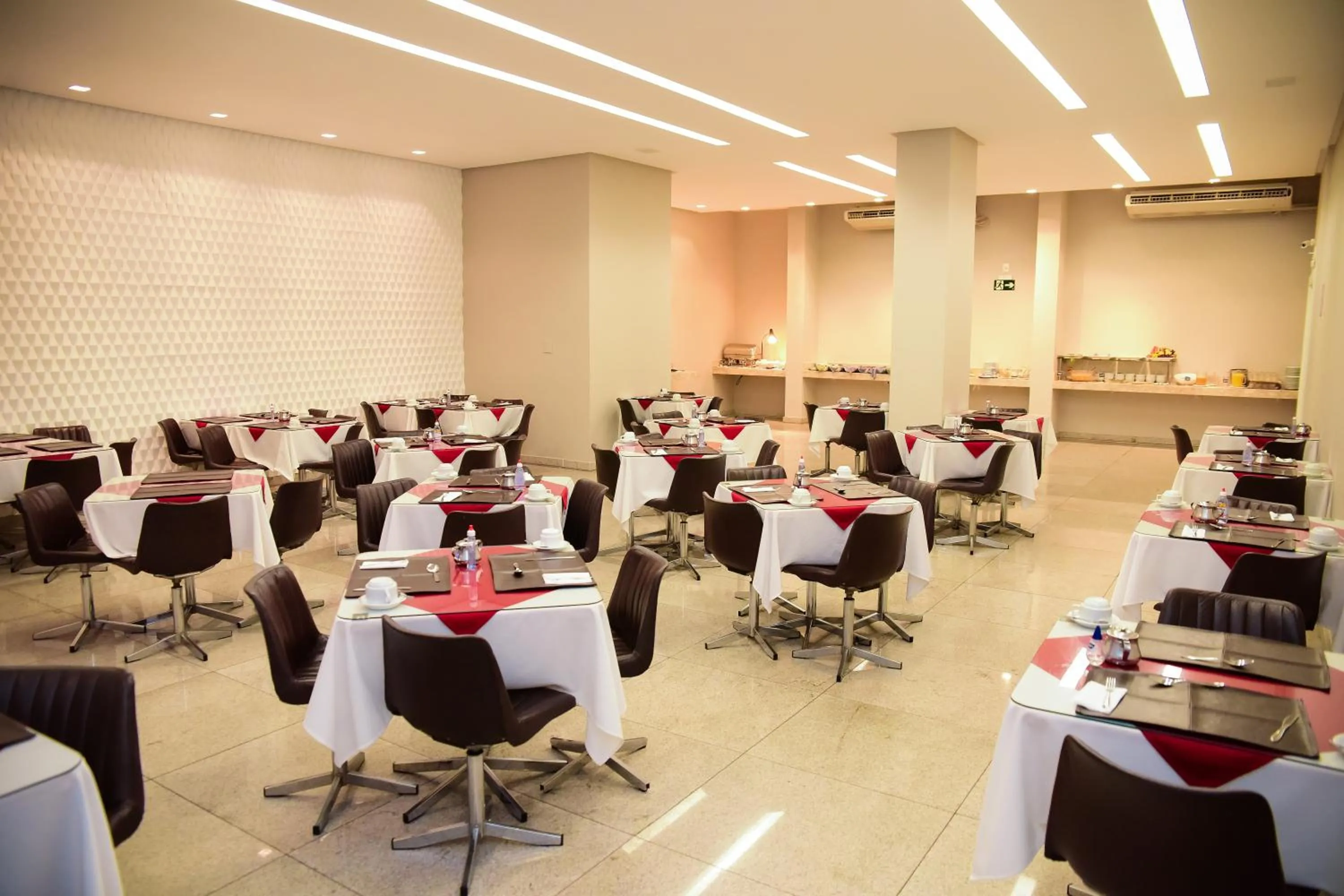 Restaurant/places to eat in JB Palace Hotel