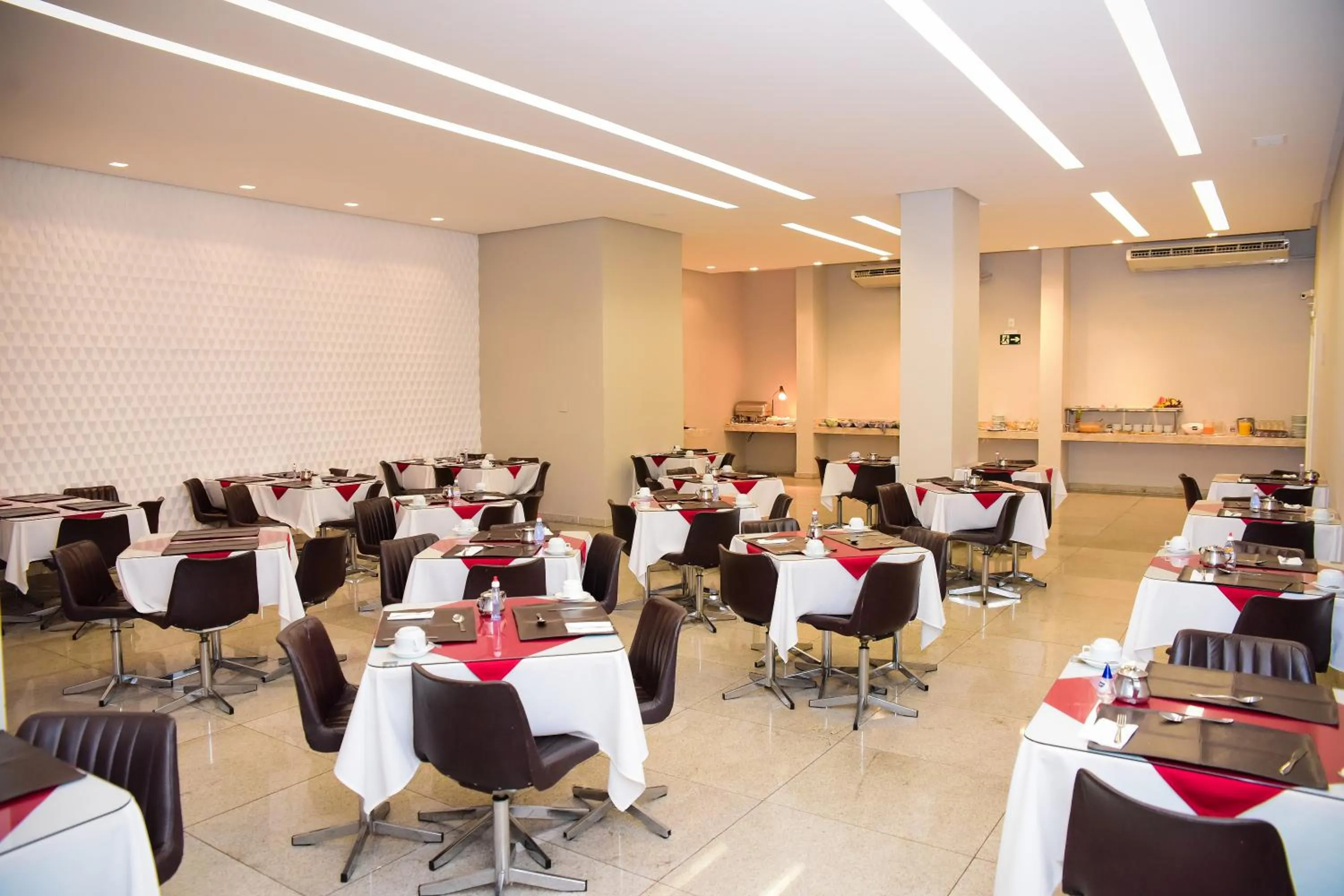 Restaurant/places to eat in JB Palace Hotel