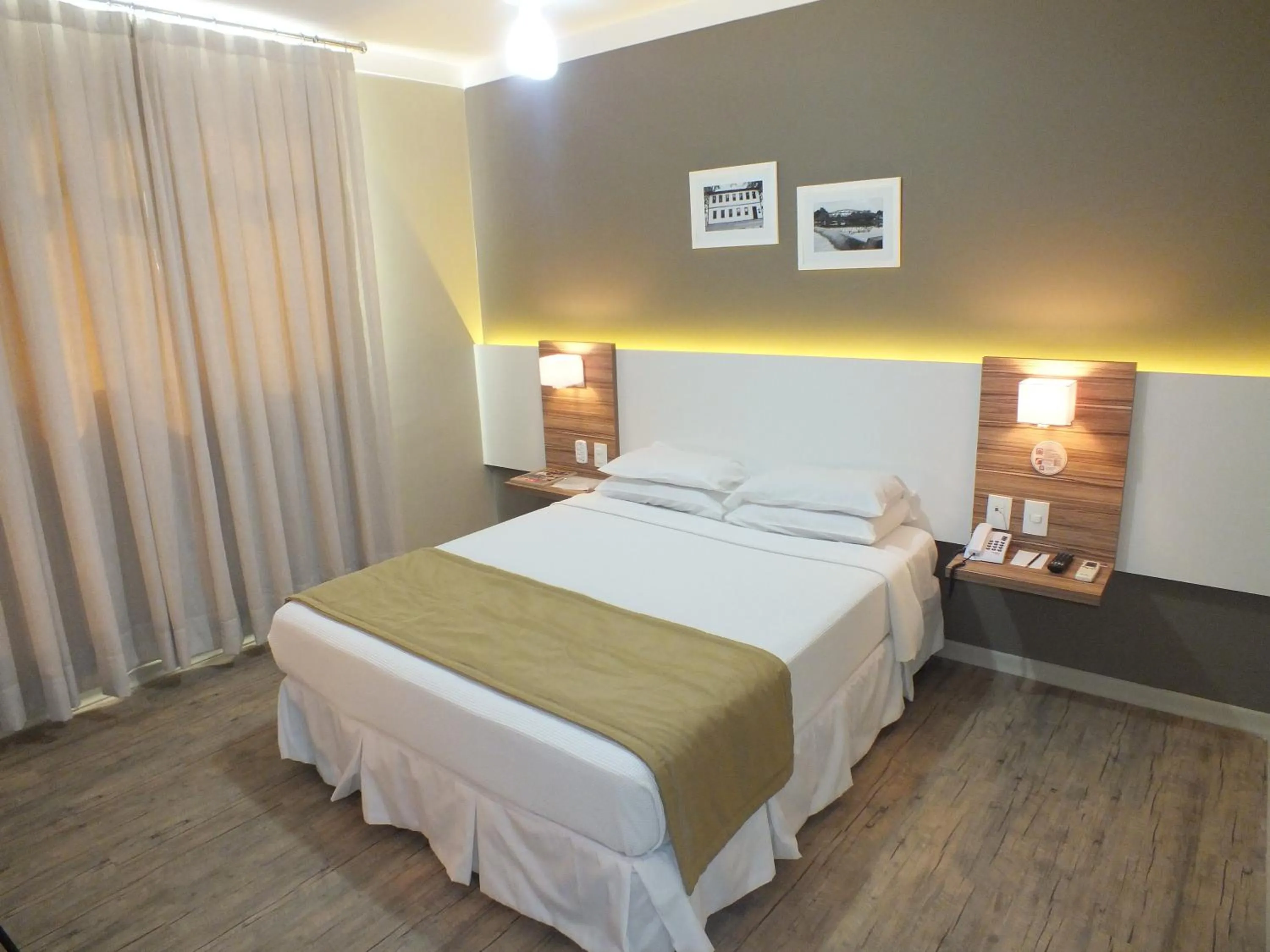 Bed in JB Palace Hotel