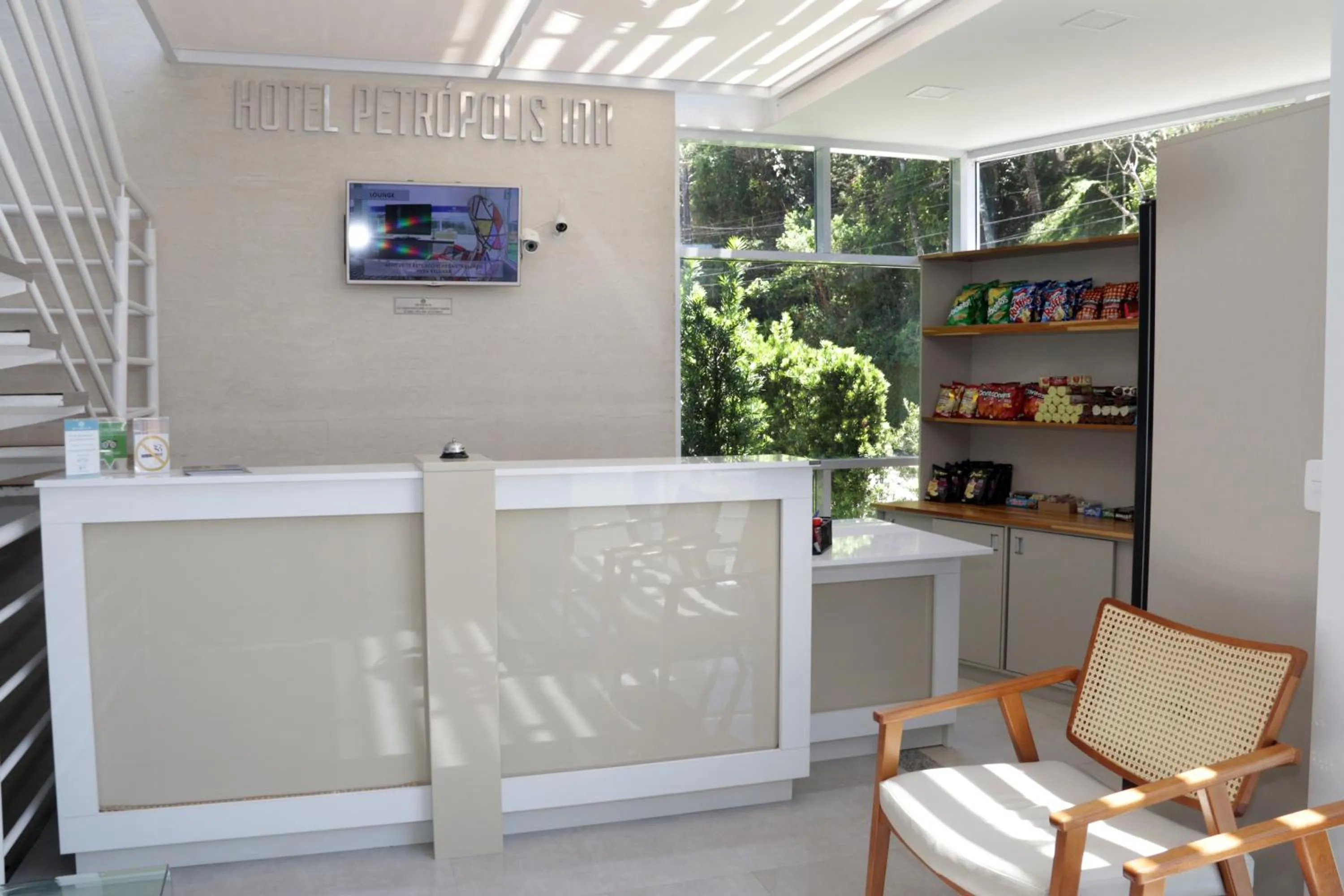 Property building in Hotel Petropolis Inn