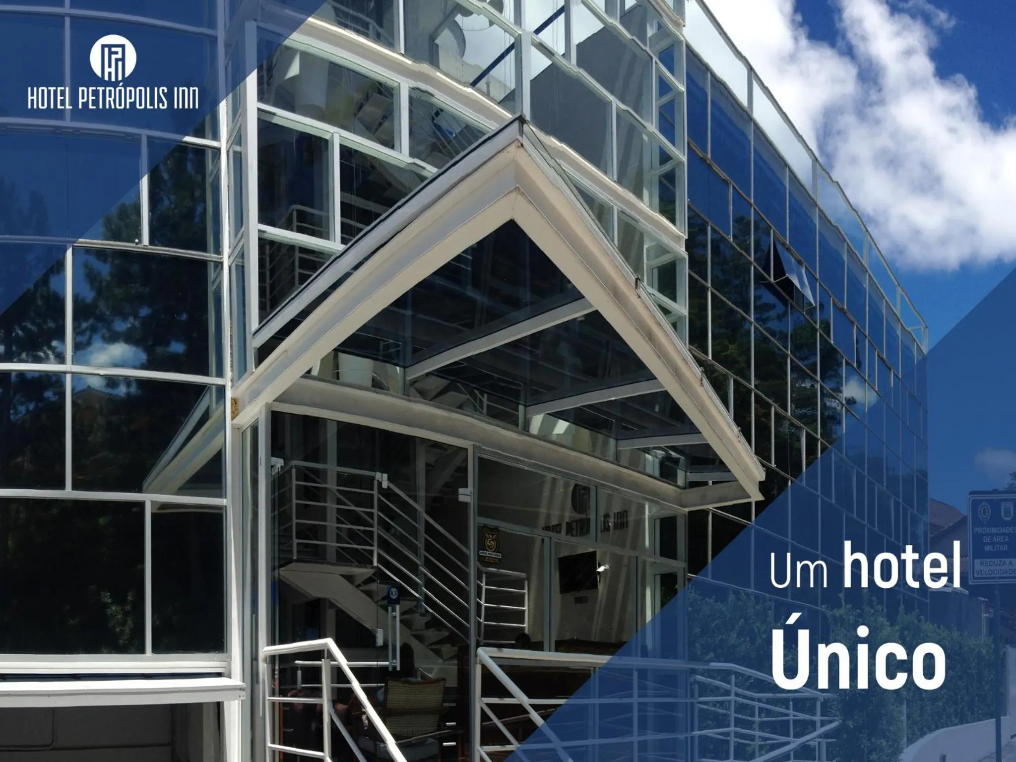 Facade/entrance in Hotel Petropolis Inn