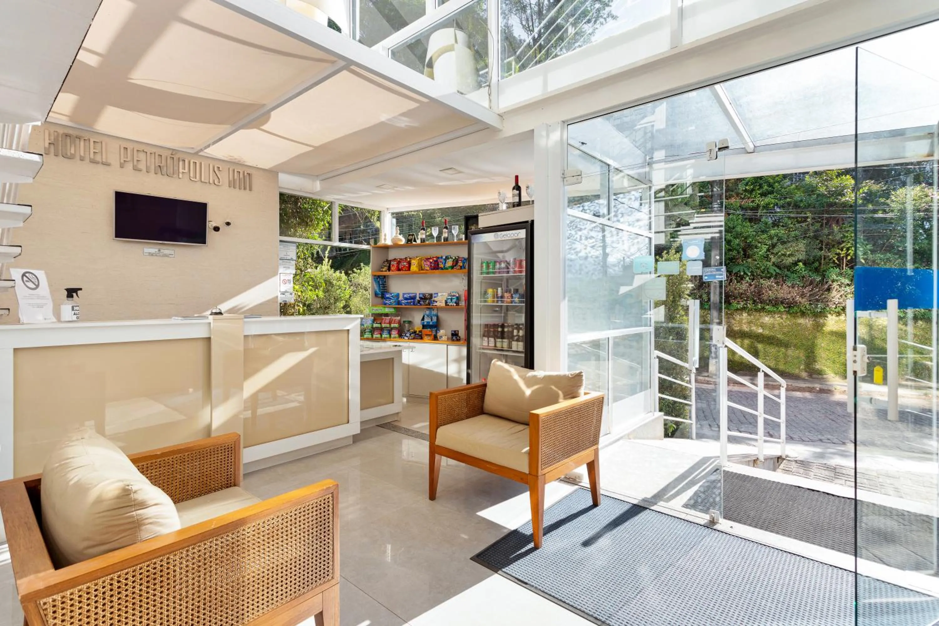 Lobby or reception in Hotel Petropolis Inn