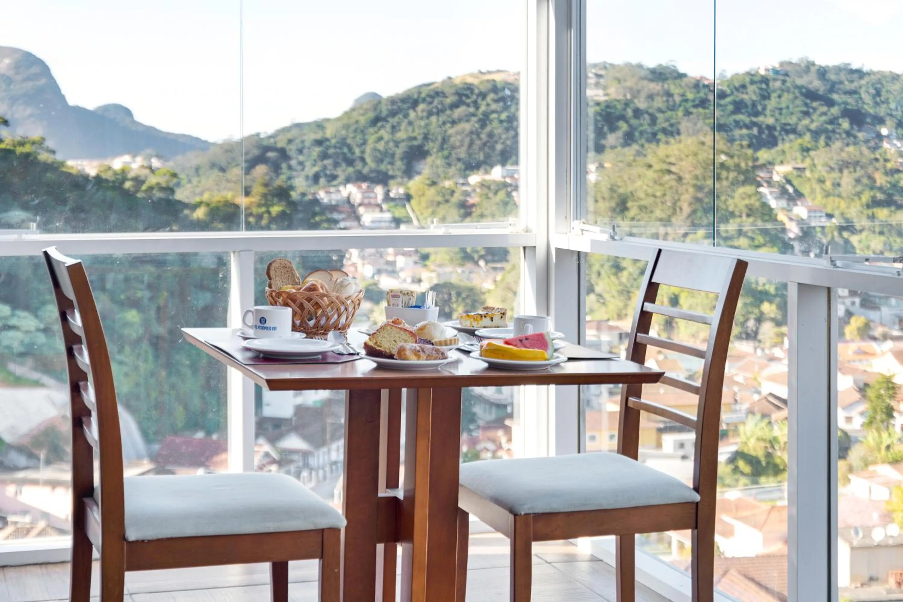 Breakfast in Hotel Petropolis Inn