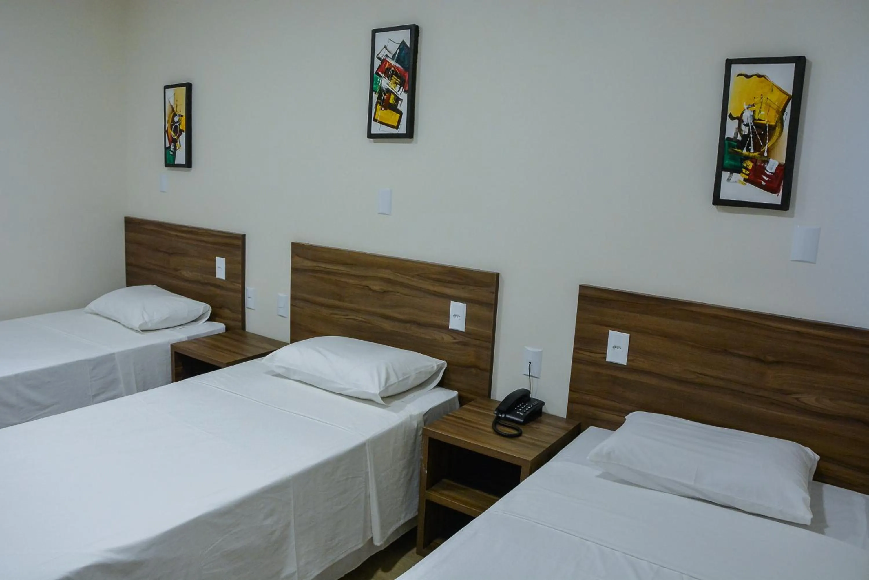 Property building, Bed in Mac Hotel