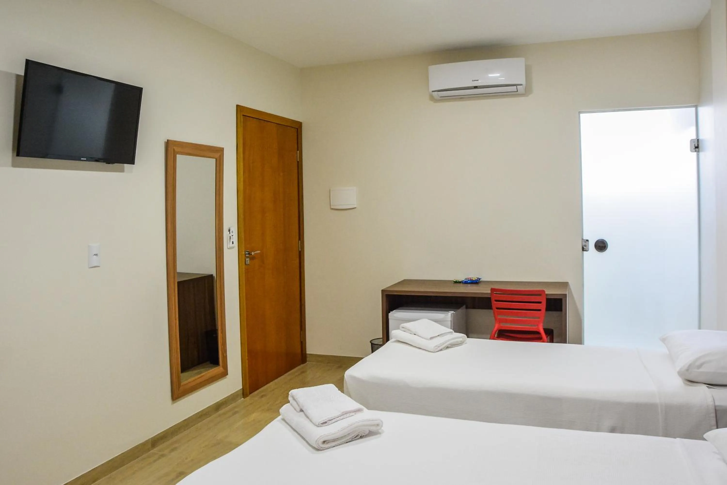 Photo of the whole room, Bed in Mac Hotel