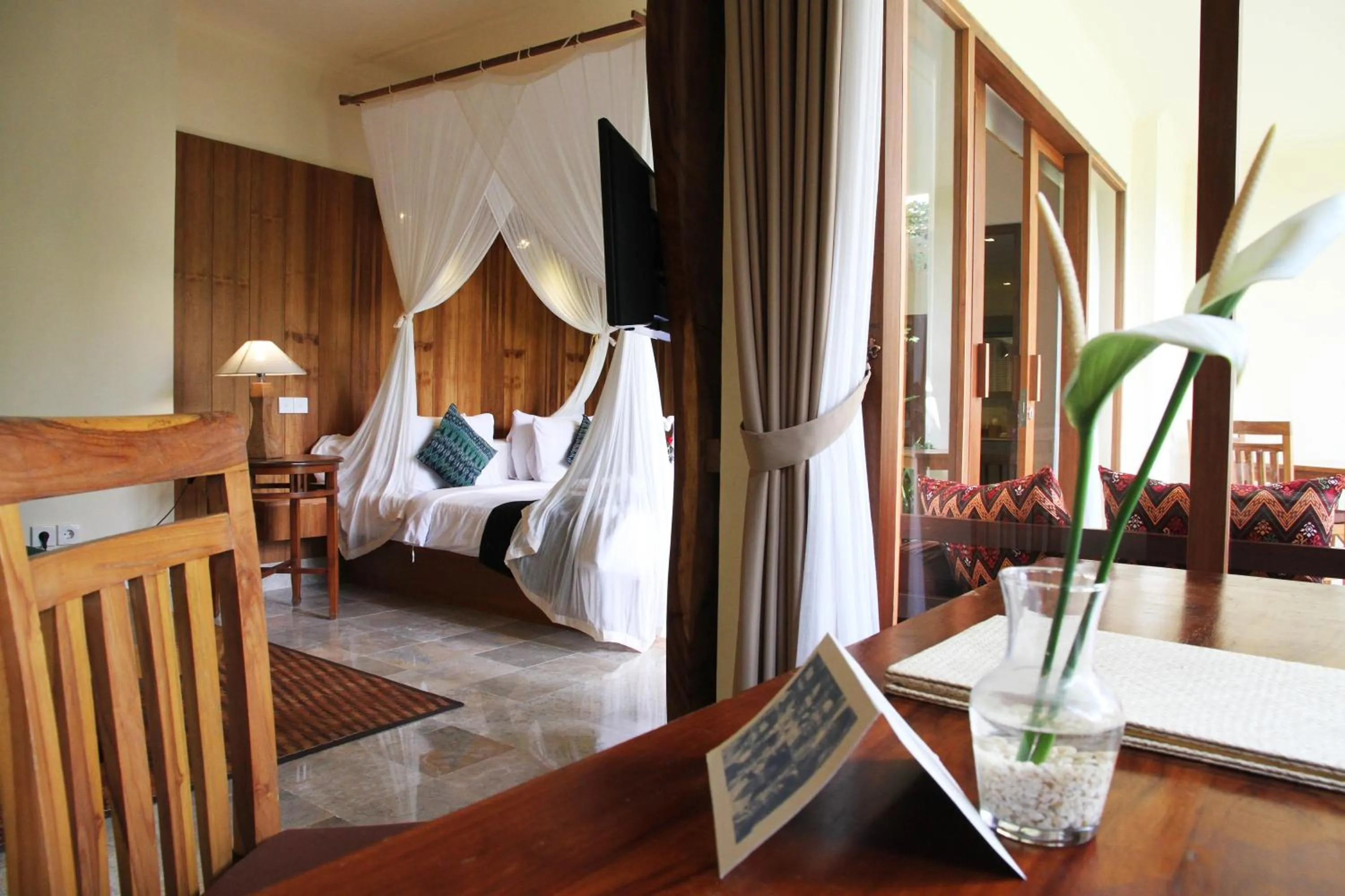 Photo of the whole room, Bed in Sapodilla Ubud