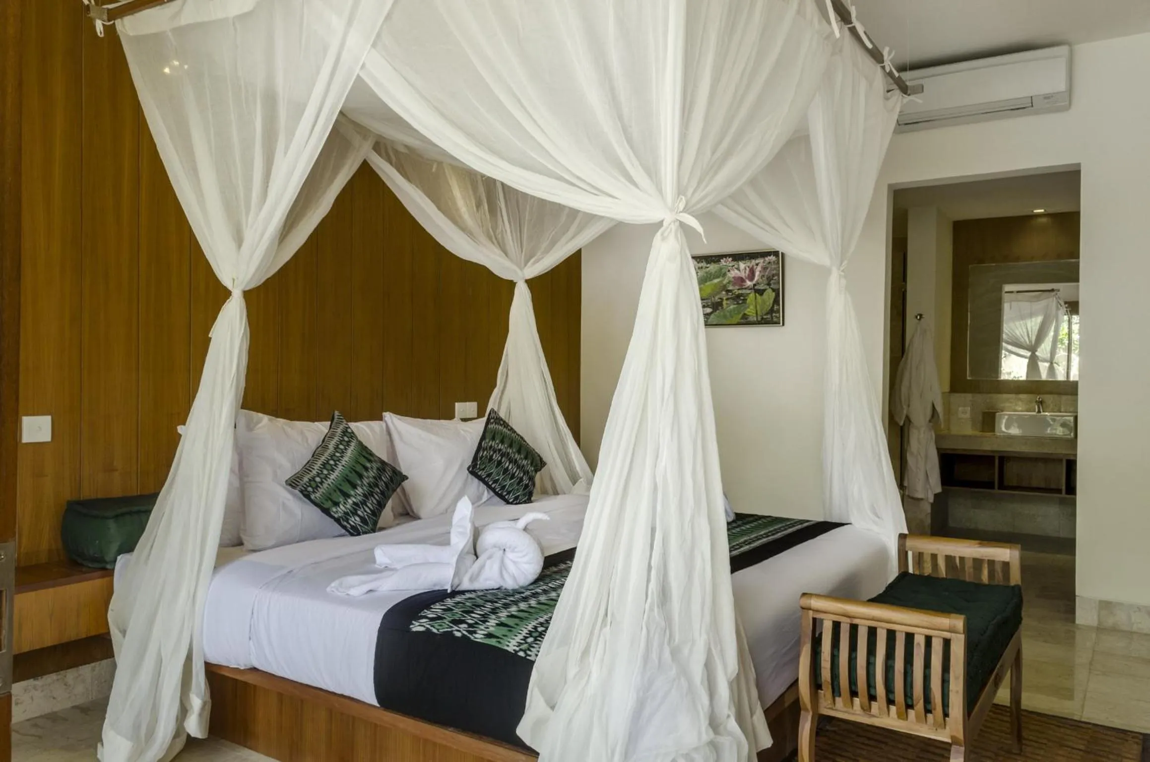 Photo of the whole room, Bed in Sapodilla Ubud