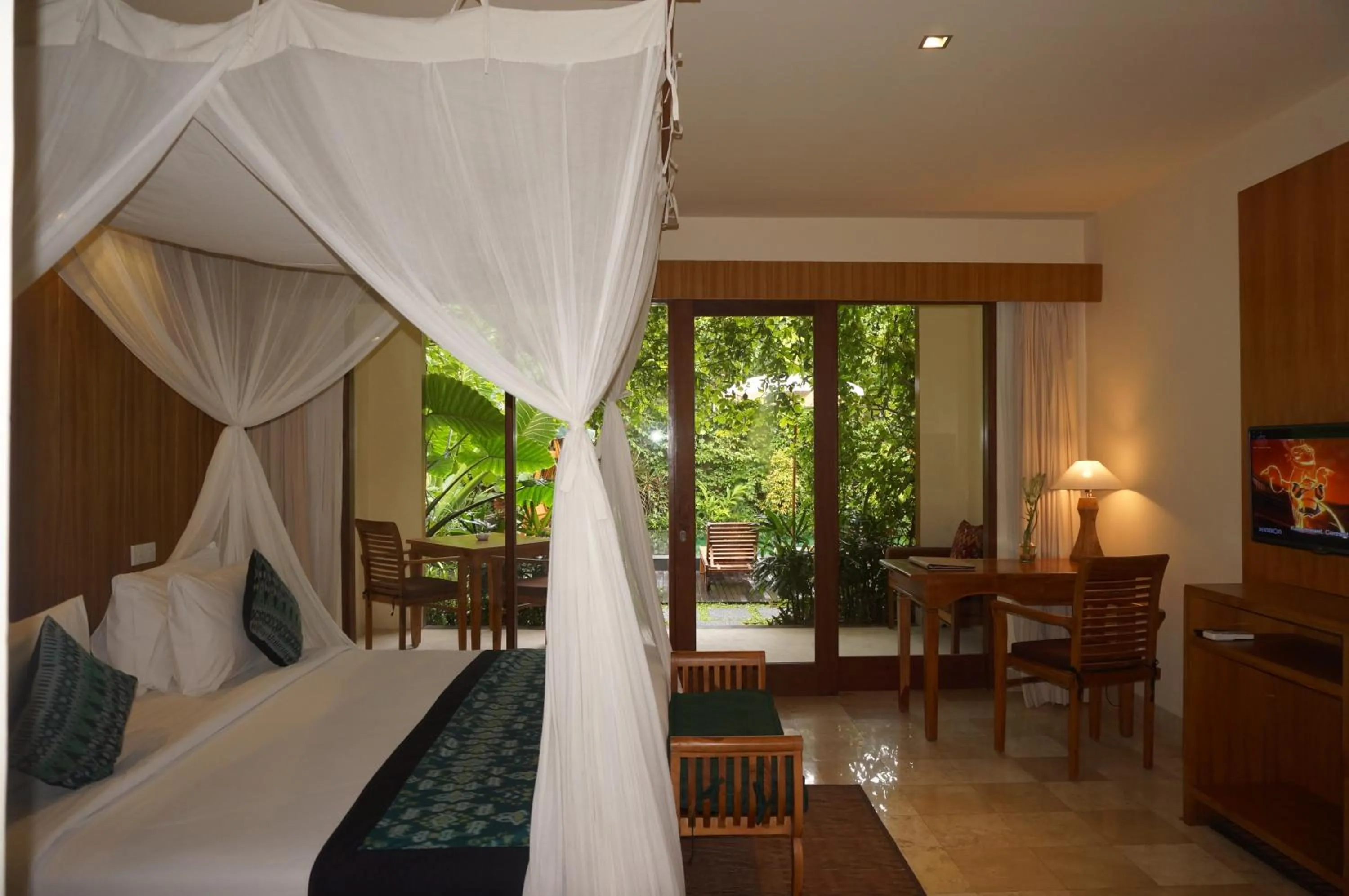 Photo of the whole room, Bed in Sapodilla Ubud