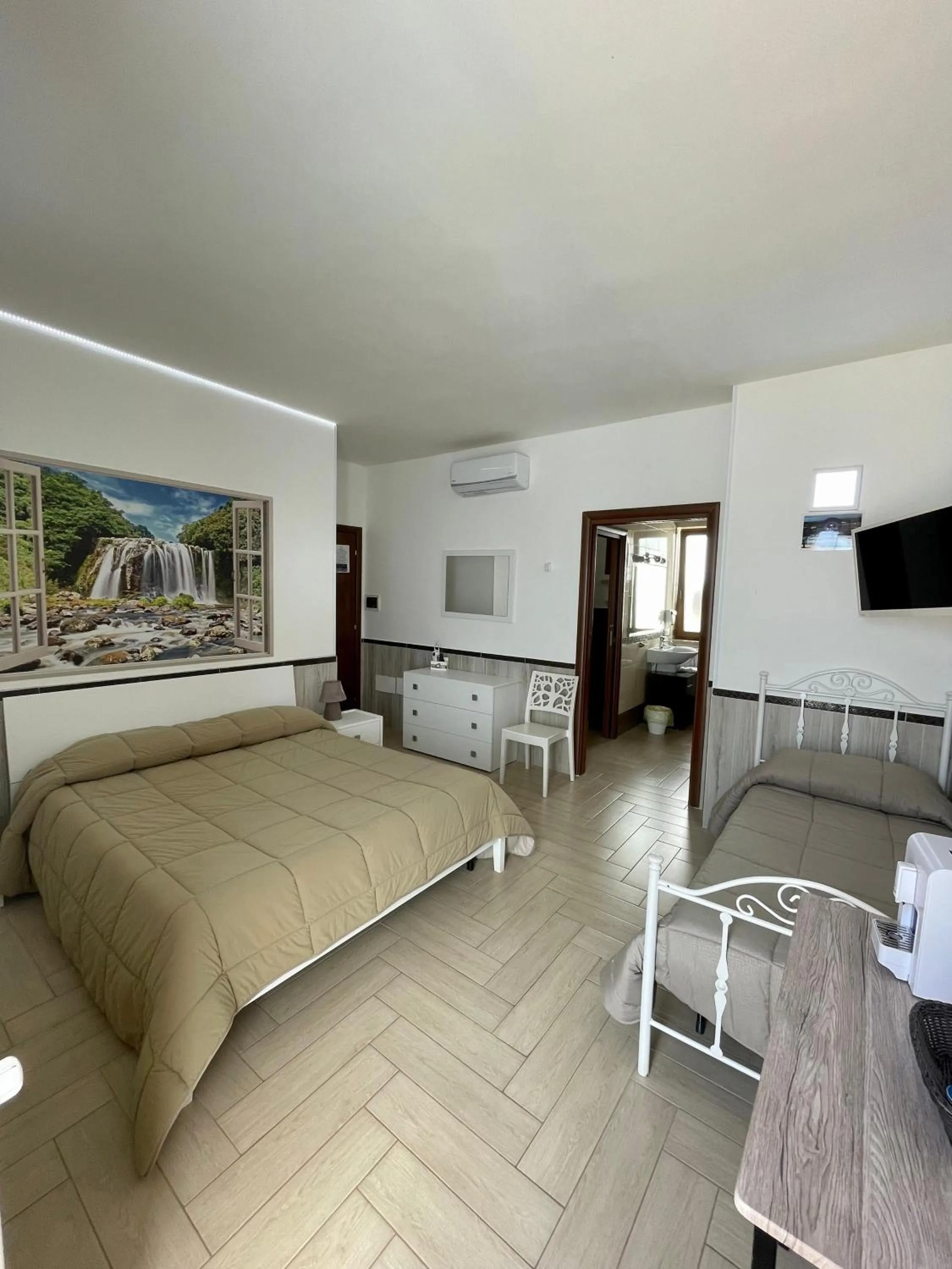 Bedroom, Bed in Re Sole Resort&Spa