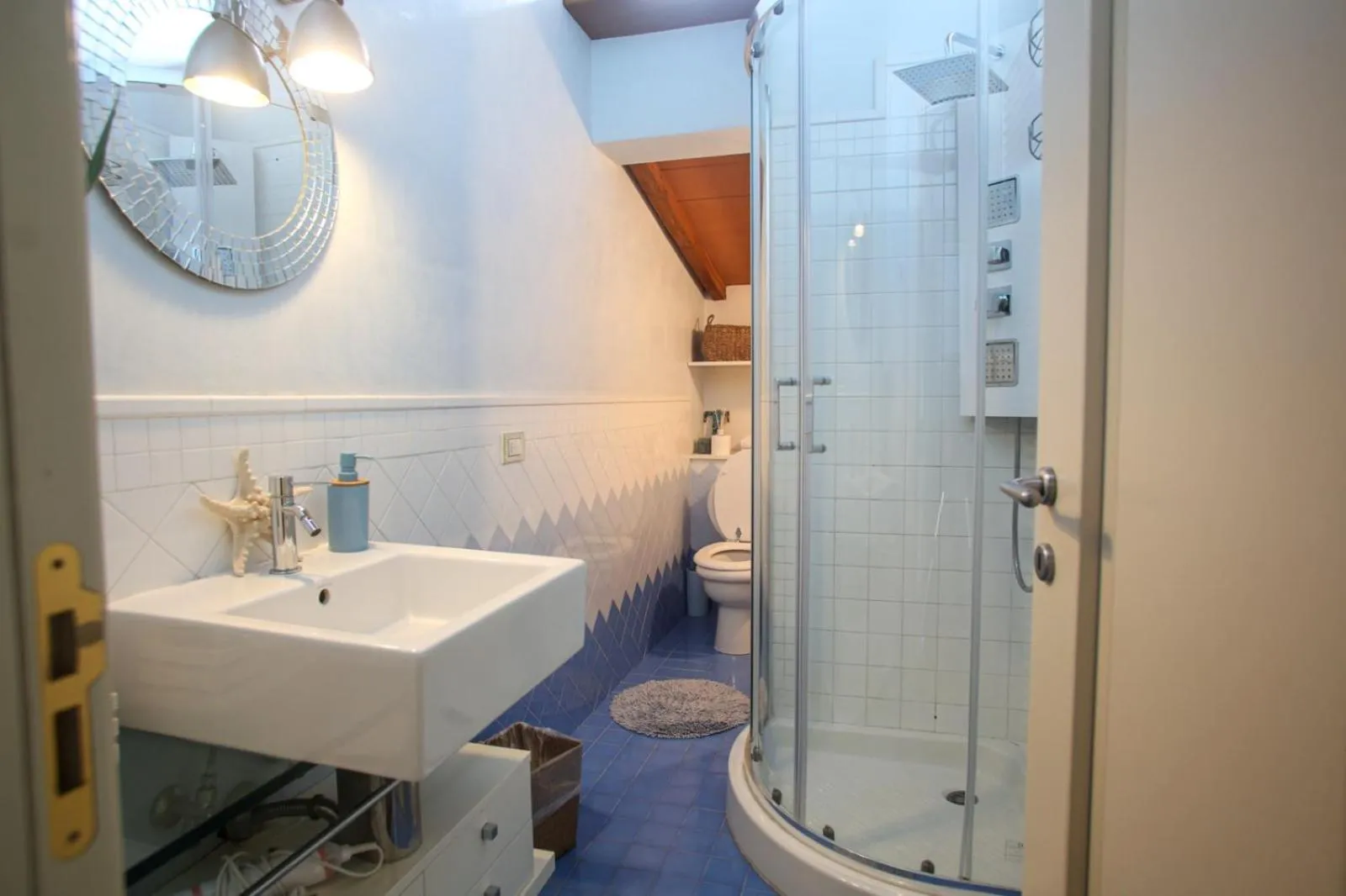 Shower in Pietra E Glicine B&B