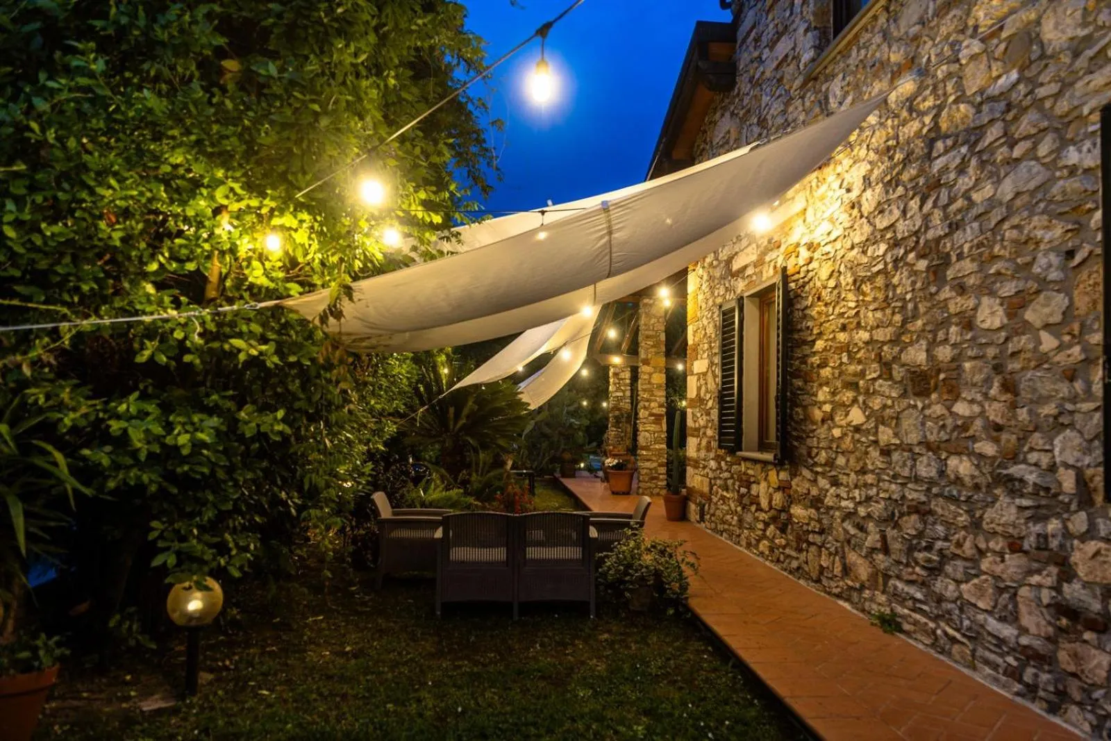 Night in Pietra E Glicine B&B