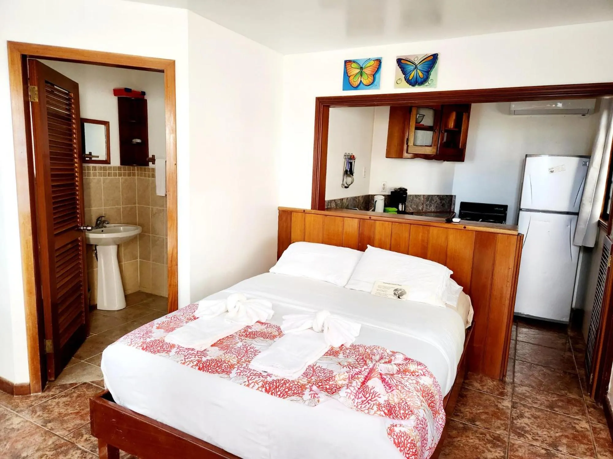 Bedroom, Bed in Maya Beach Hotel