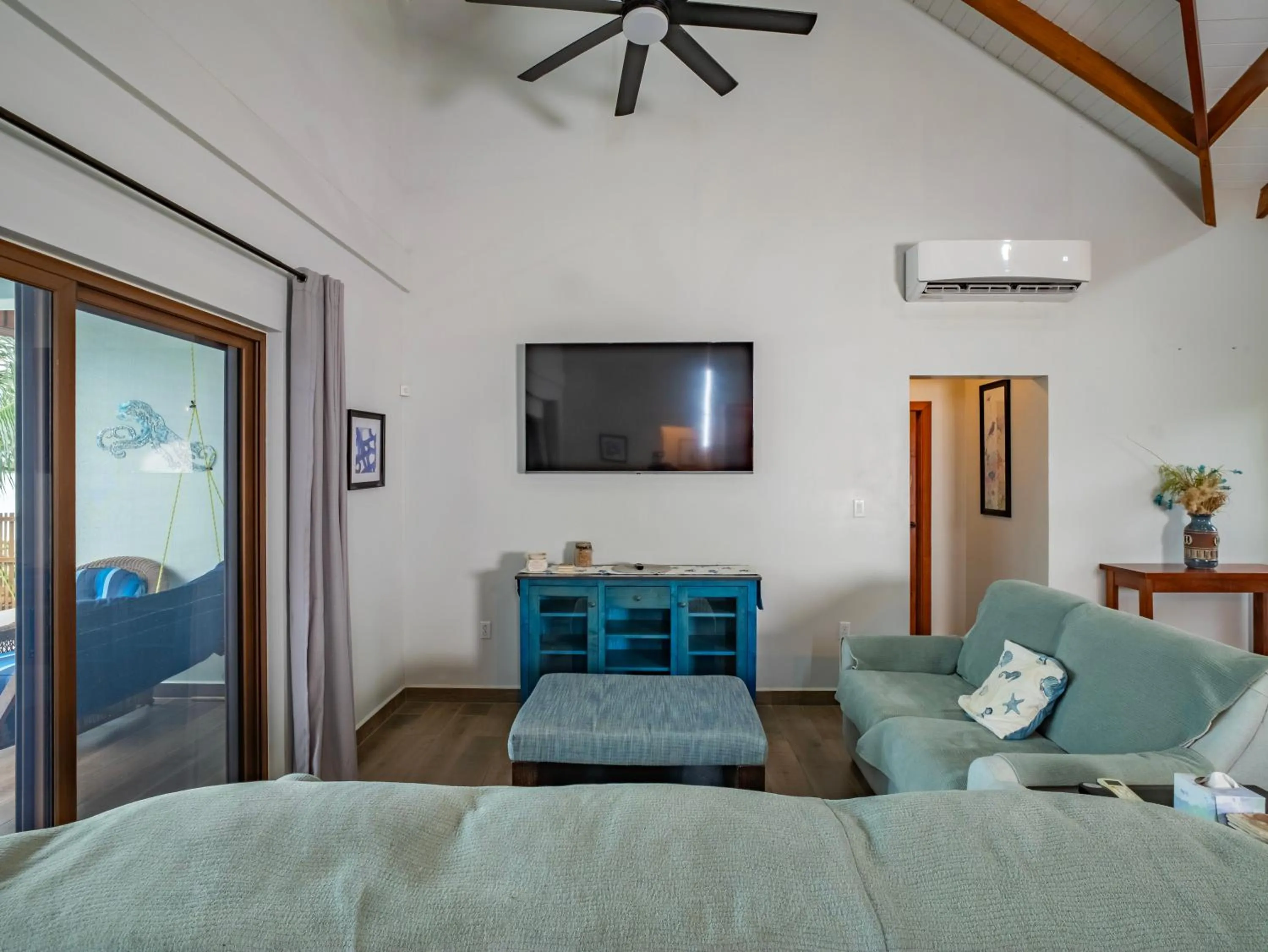 Living room, Bed in Maya Beach Hotel