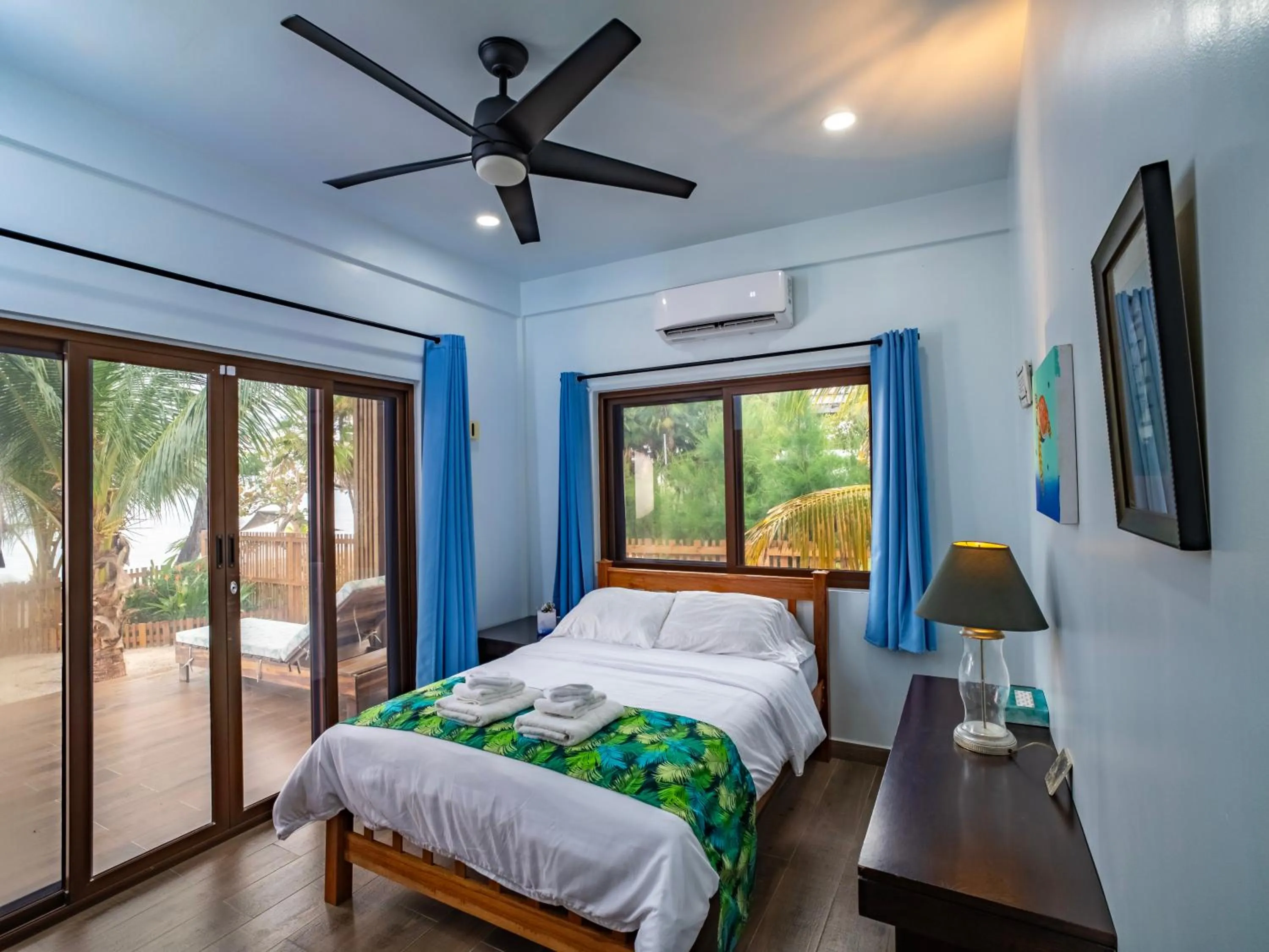 Bedroom, Bed in Maya Beach Hotel