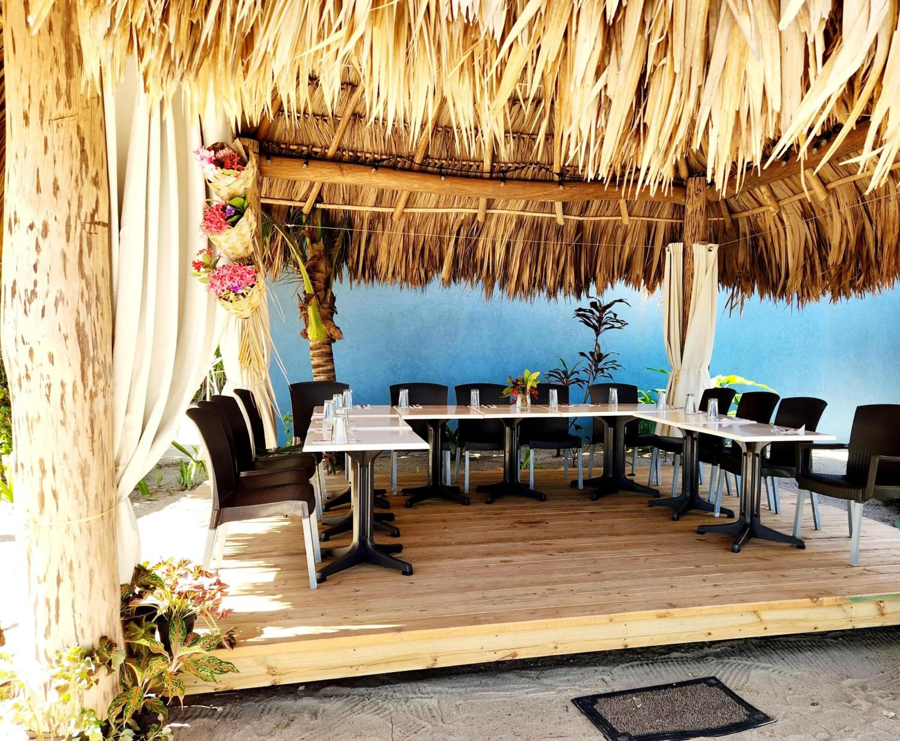 Restaurant/places to eat in Maya Beach Hotel