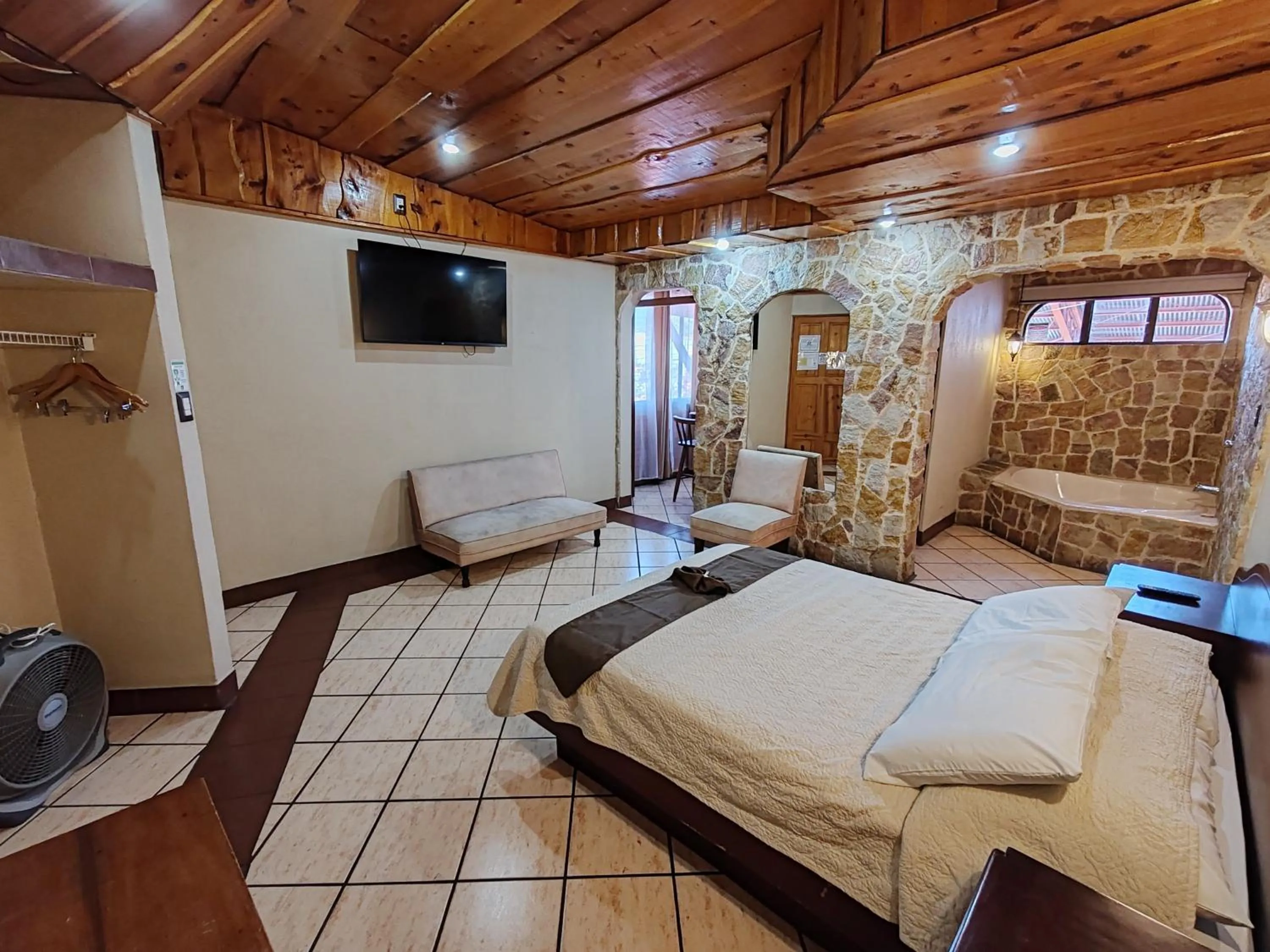 Photo of the whole room, Bed in Hotel Cibeles Resort