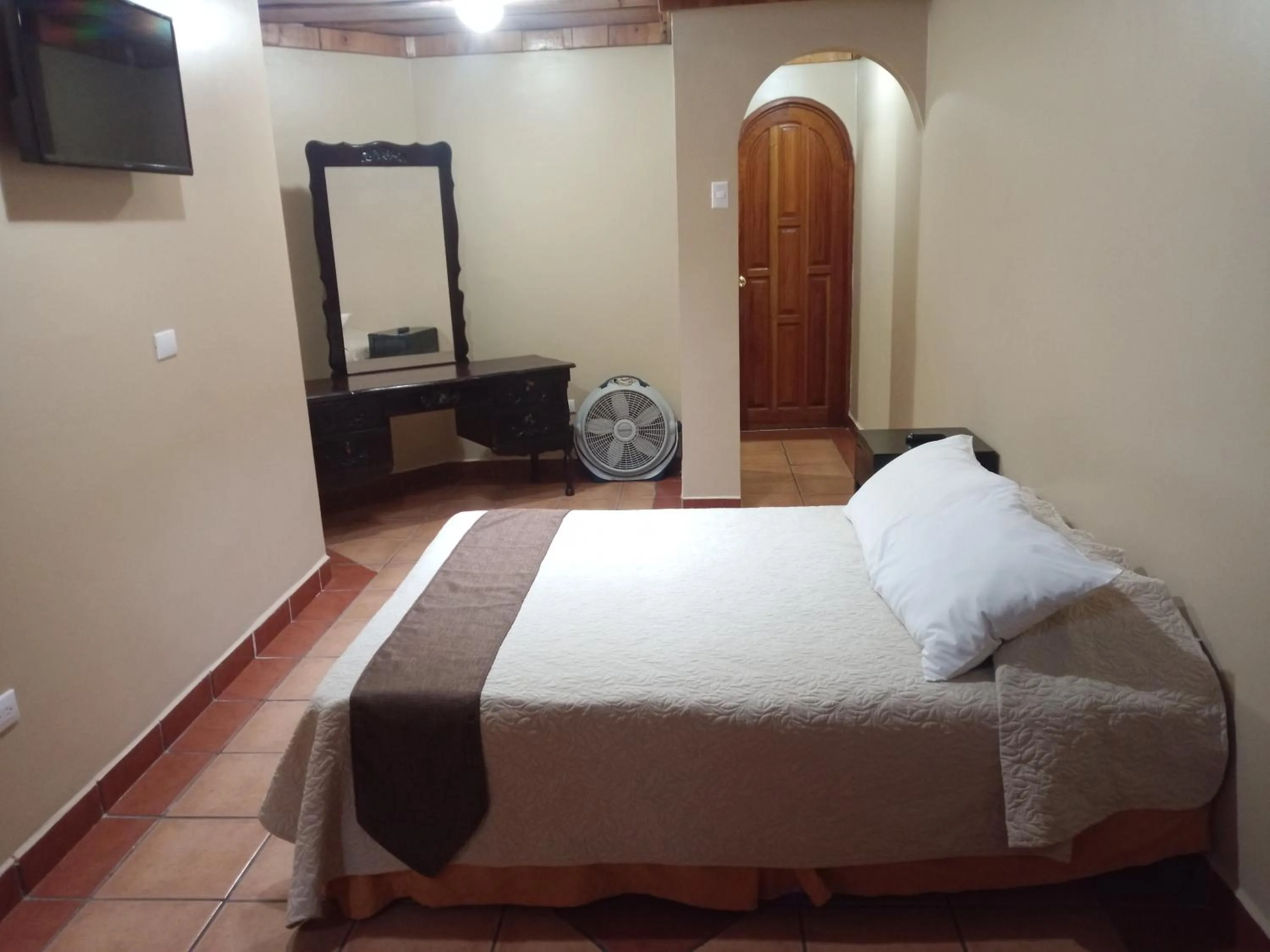 Photo of the whole room, Bed in Hotel Cibeles Resort