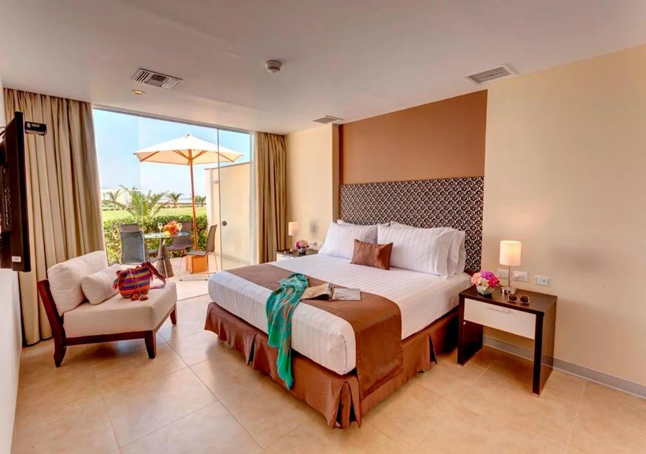 Balcony/Terrace, Bed in VPX Hotel