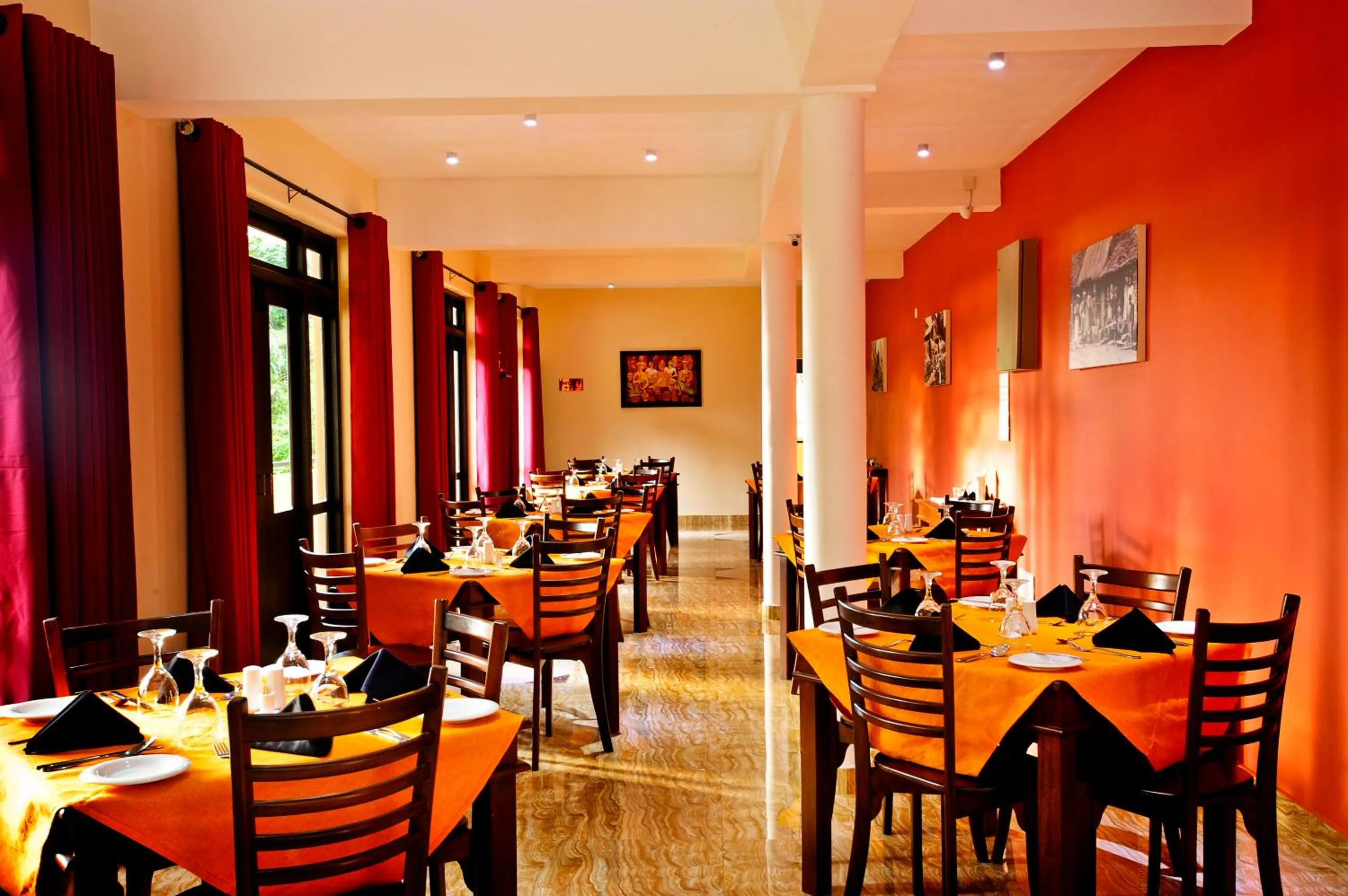 Restaurant/places to eat in Melheim Kandy Villas