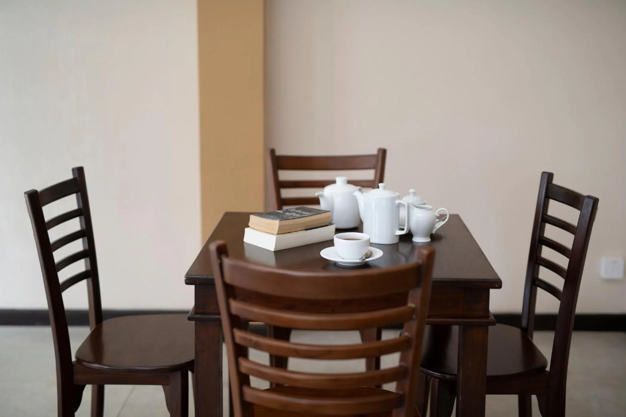 Communal lounge/ TV room in Melheim Kandy Villas