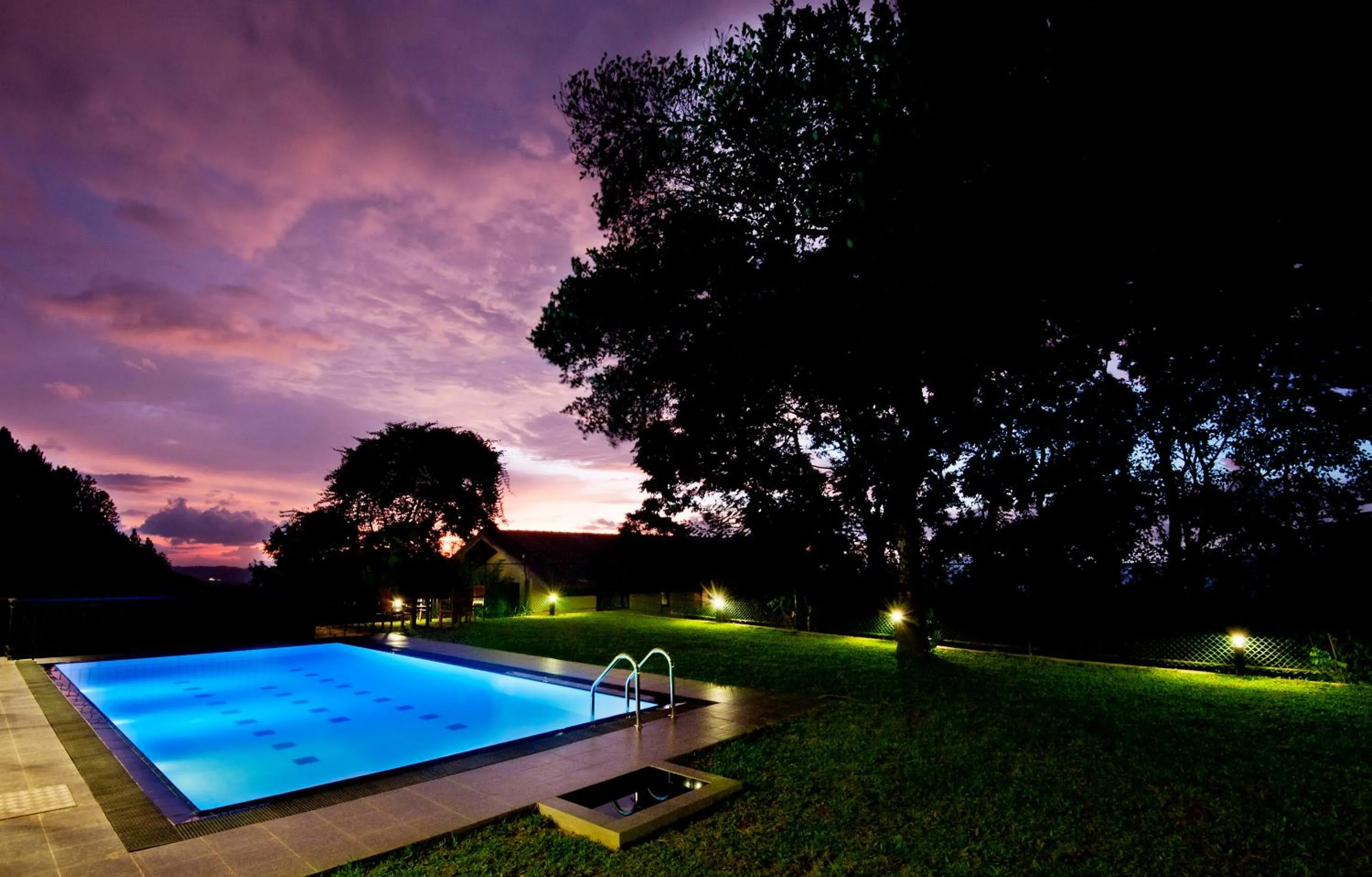 Swimming pool in Melheim Kandy Villas