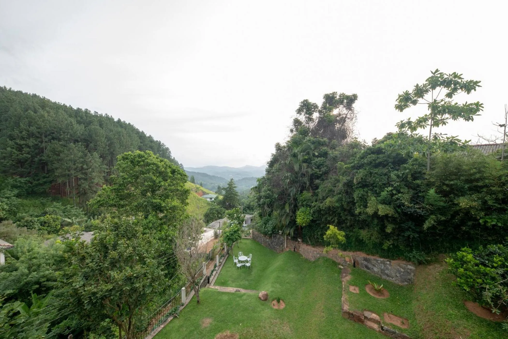 Garden in Melheim Kandy Villas