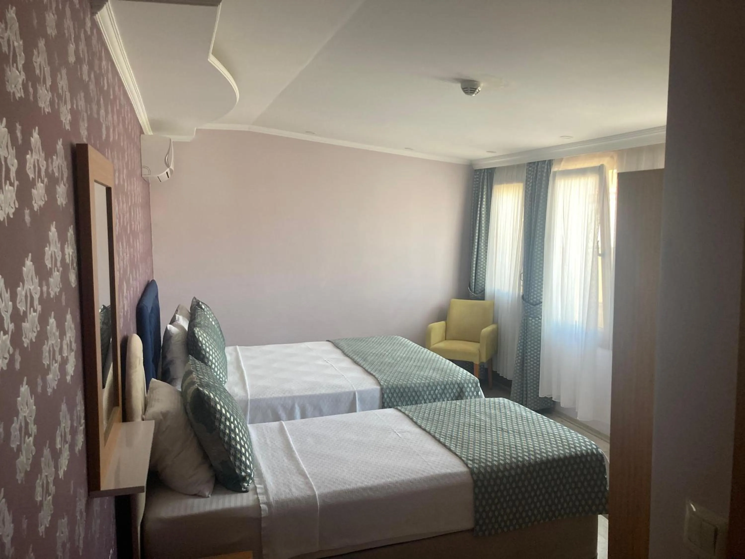 Photo of the whole room in Safran Palas