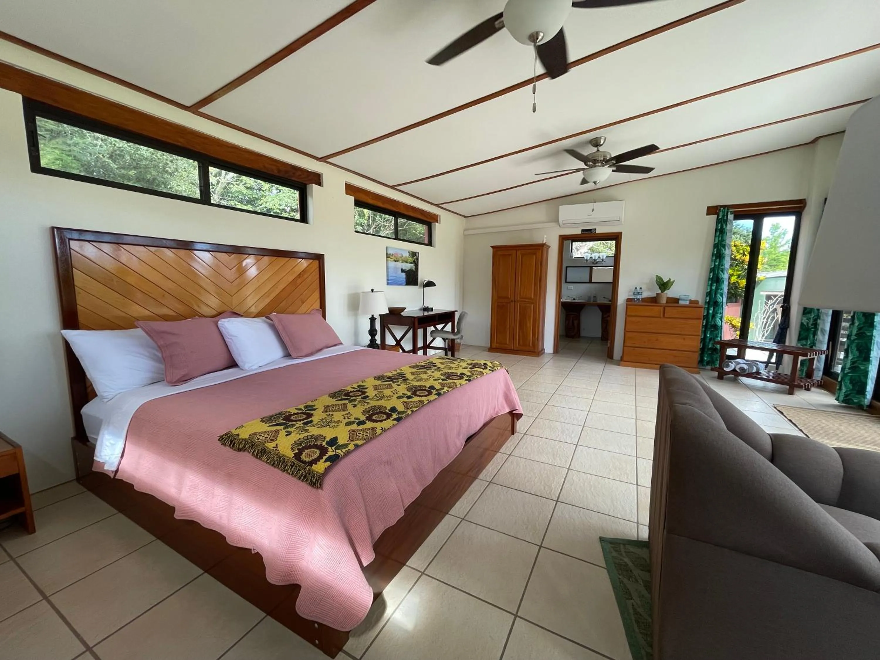 Photo of the whole room in Gumbo Limbo Jungle Resort