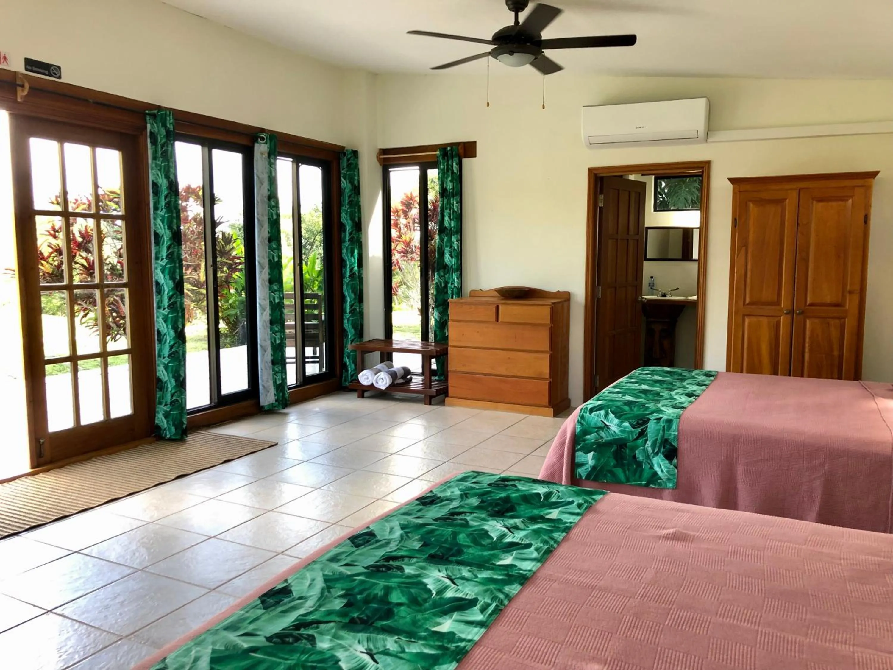 Photo of the whole room in Gumbo Limbo Jungle Resort