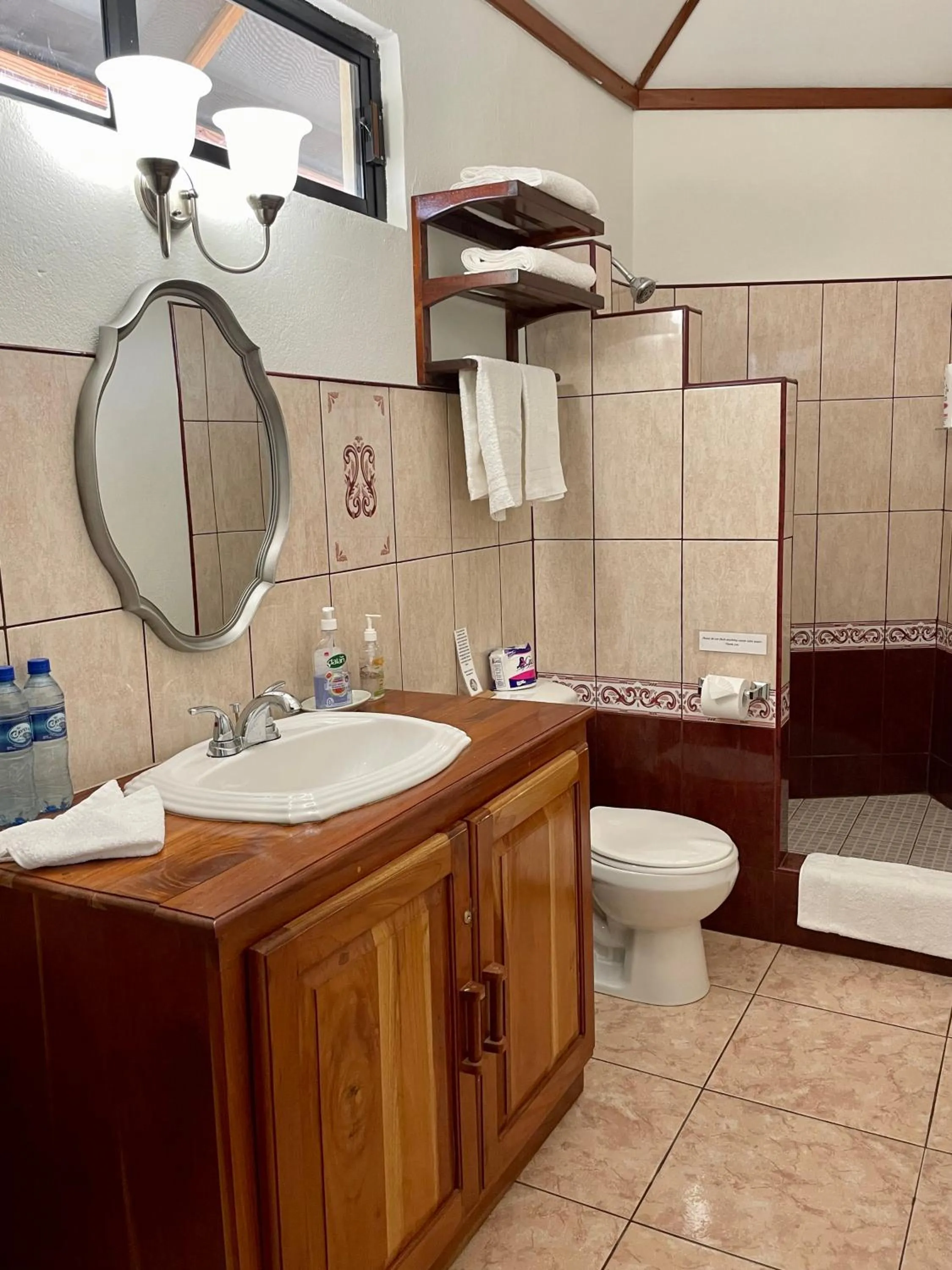 Bathroom in Gumbo Limbo Jungle Resort