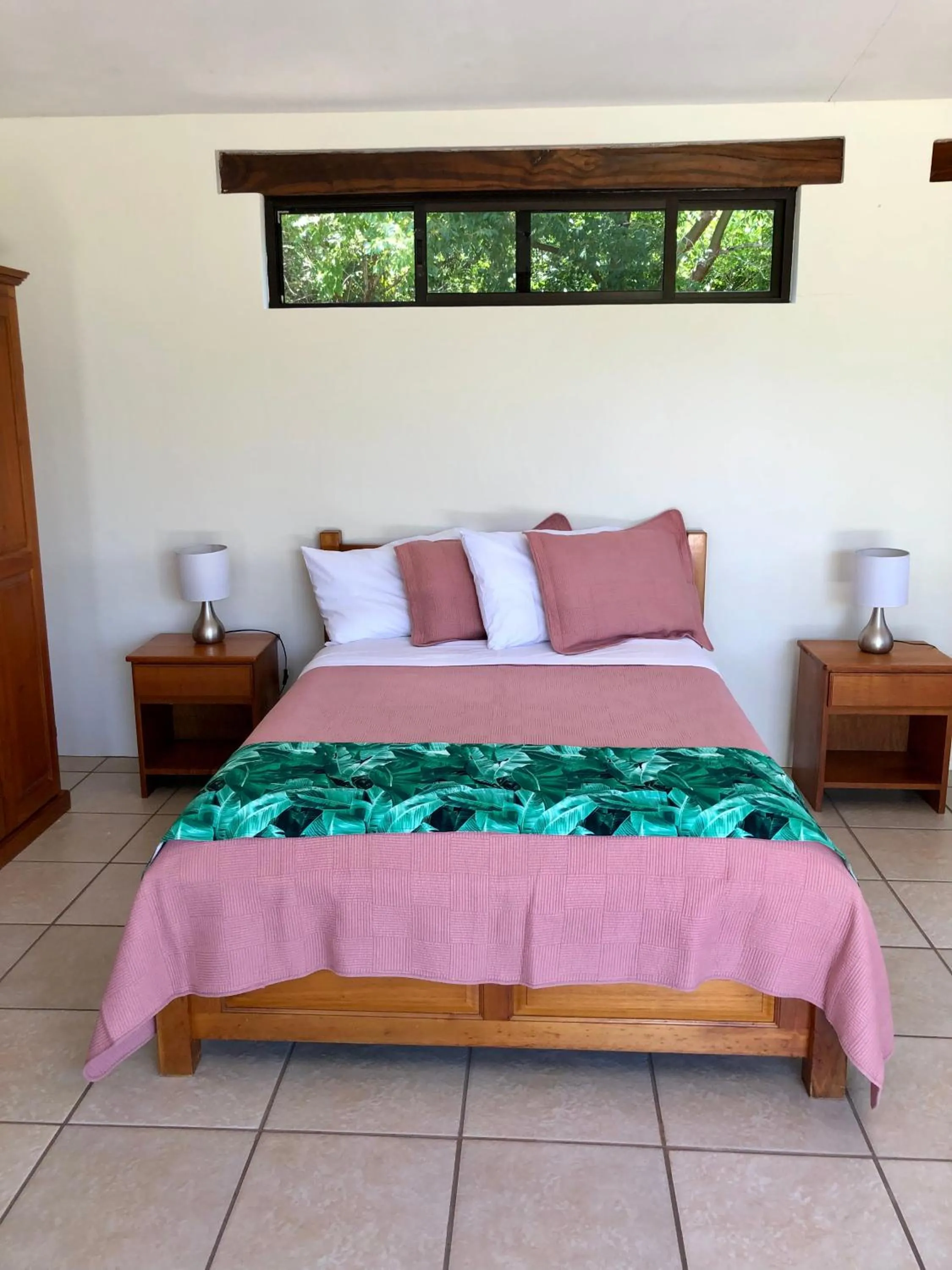 Bed in Gumbo Limbo Jungle Resort