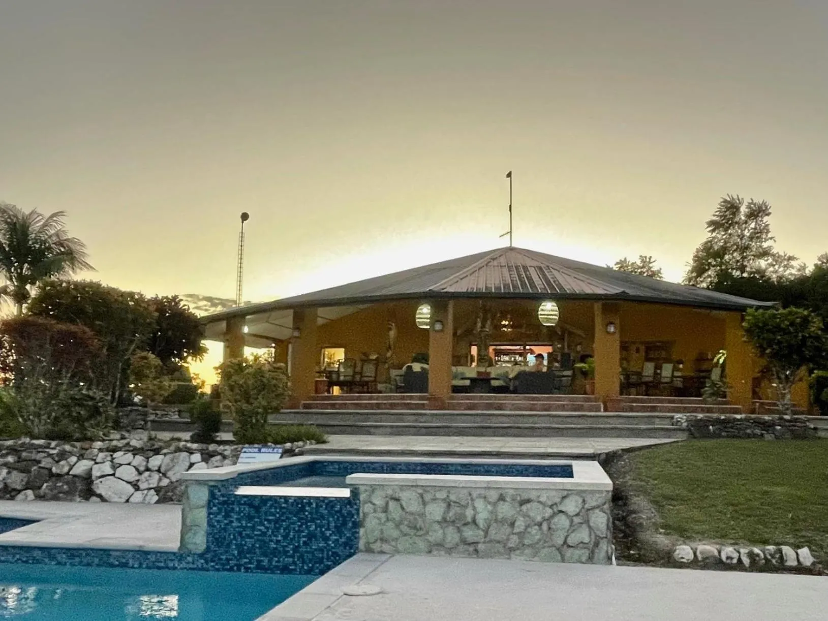 Property building in Gumbo Limbo Jungle Resort