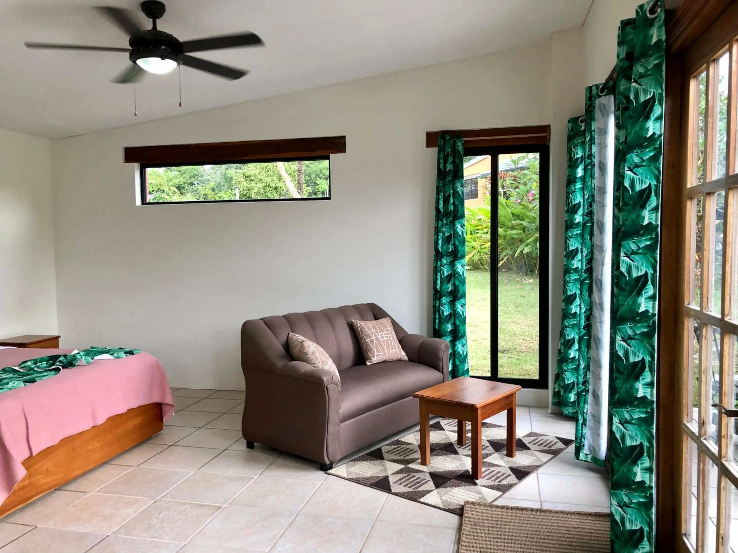 Seating area in Gumbo Limbo Jungle Resort