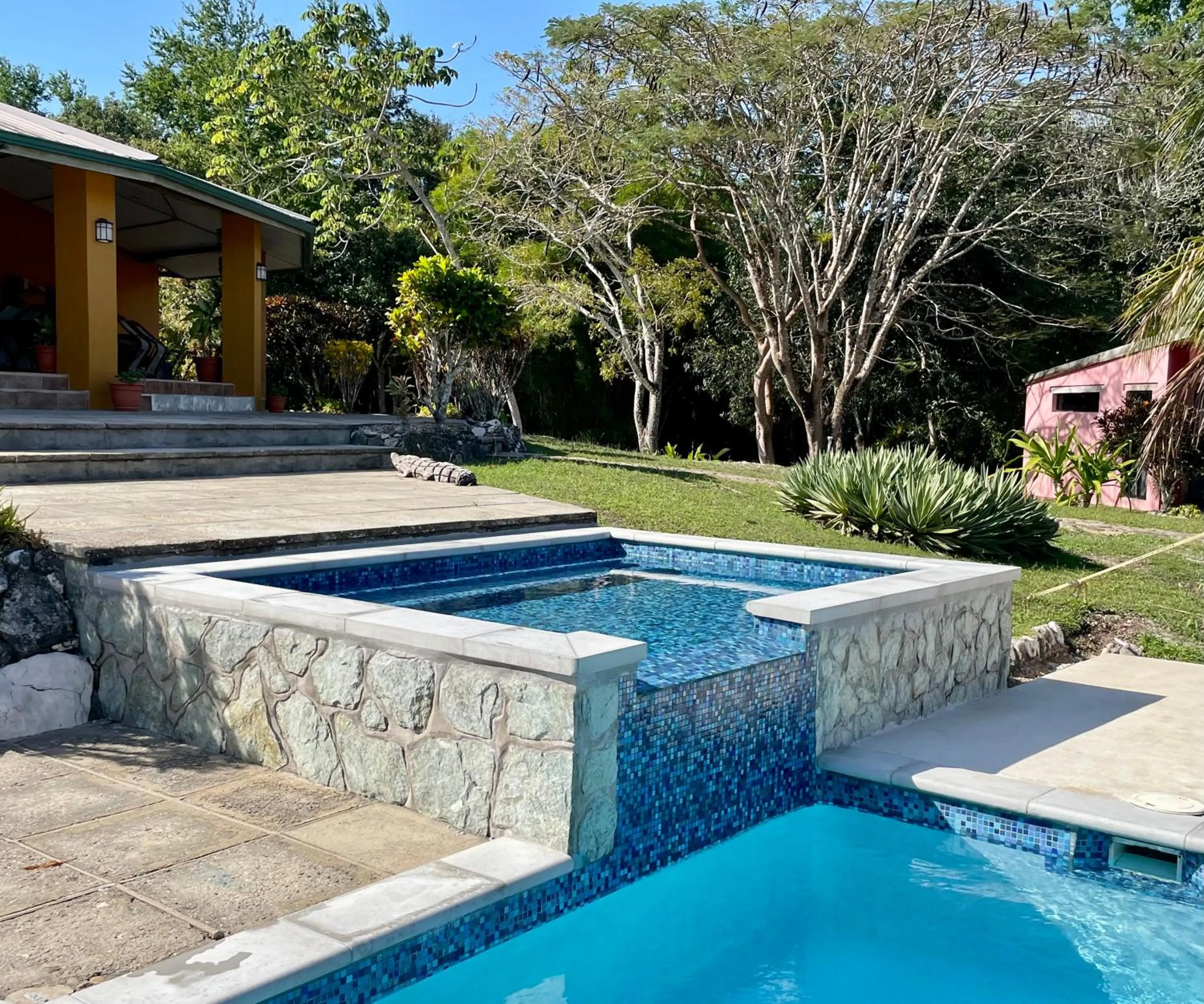 Swimming pool in Gumbo Limbo Jungle Resort