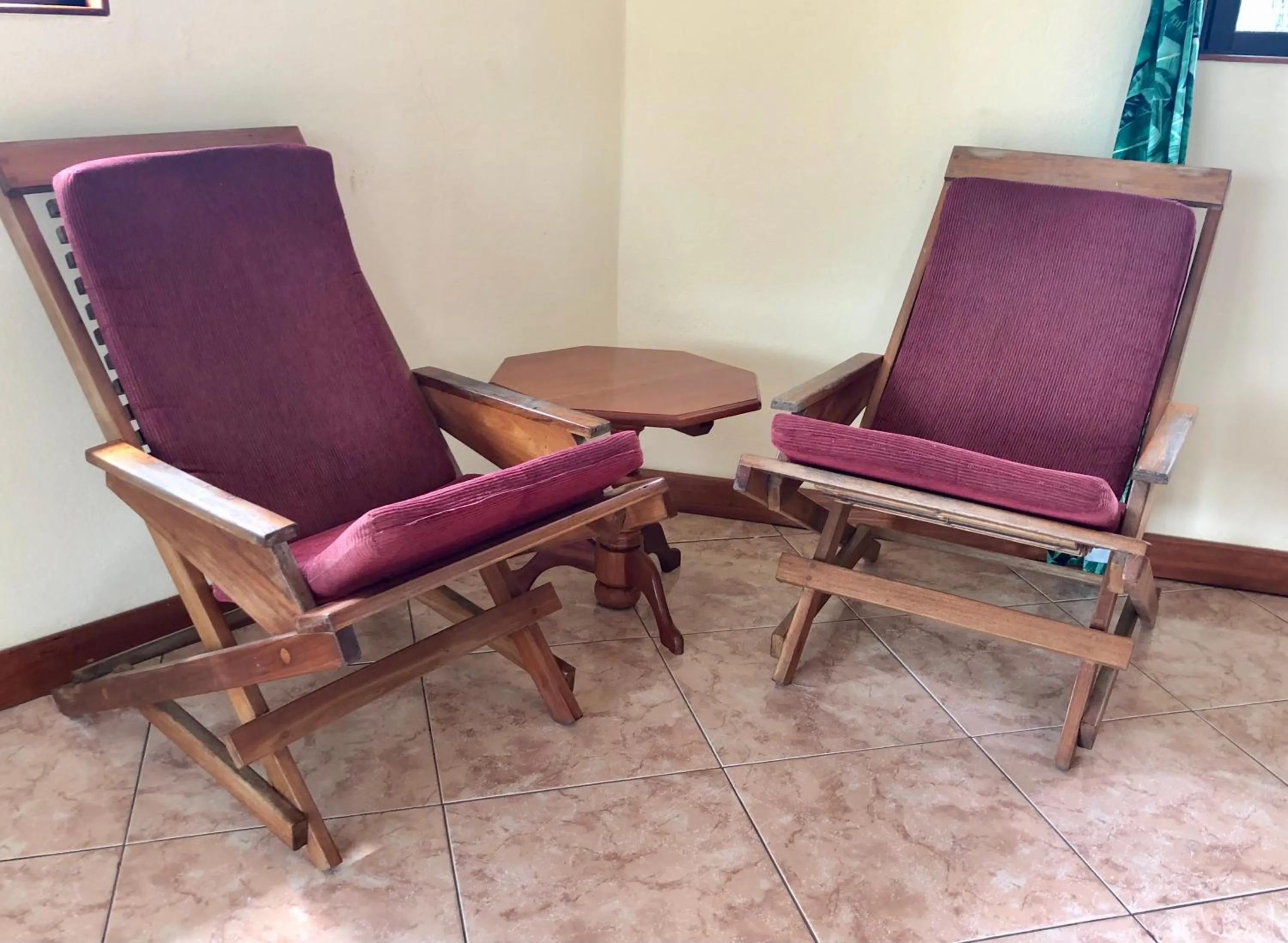 Seating area in Gumbo Limbo Jungle Resort